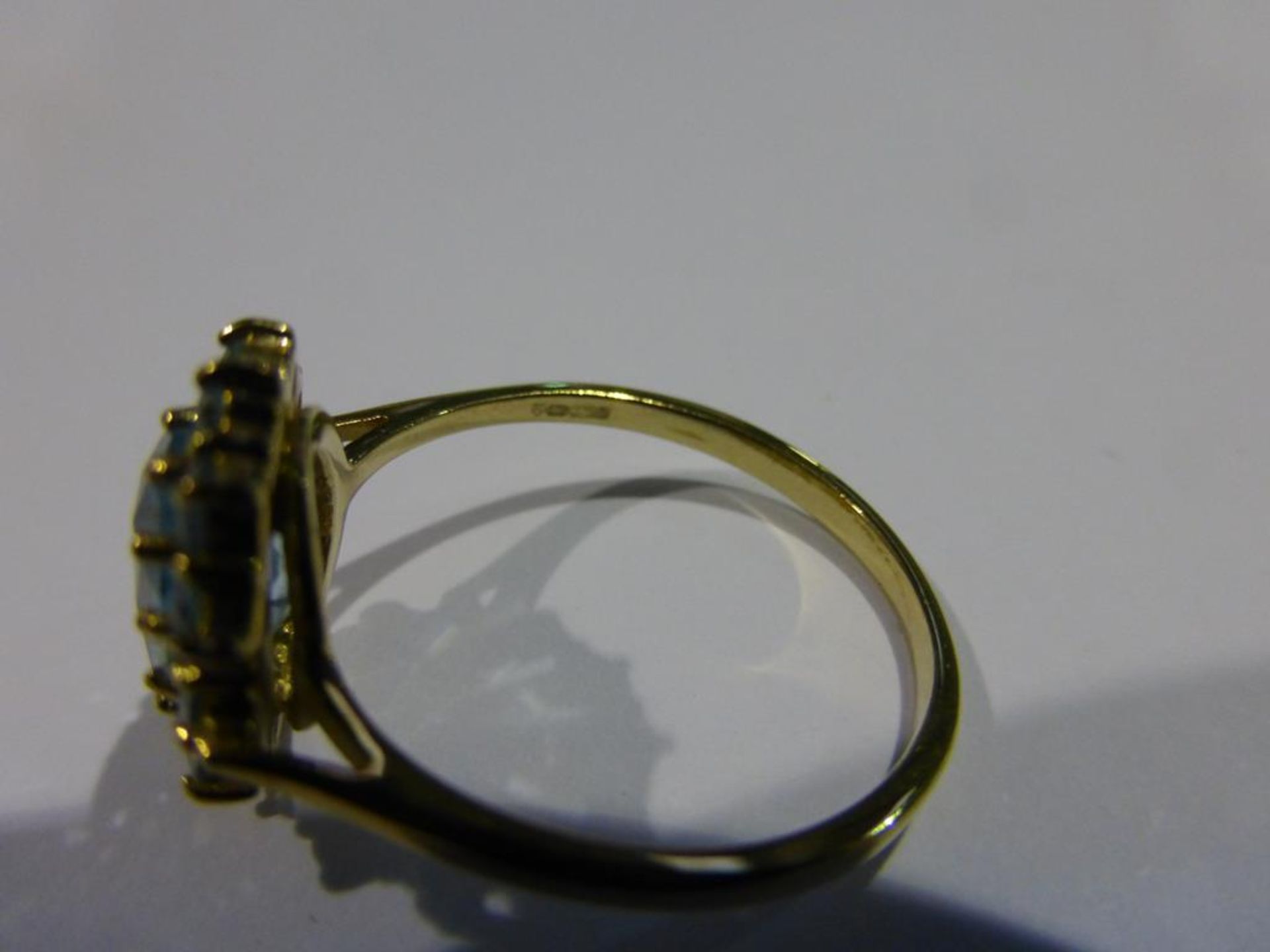 9ct Gold Hallmarked Aquamarine Ring - Image 3 of 4