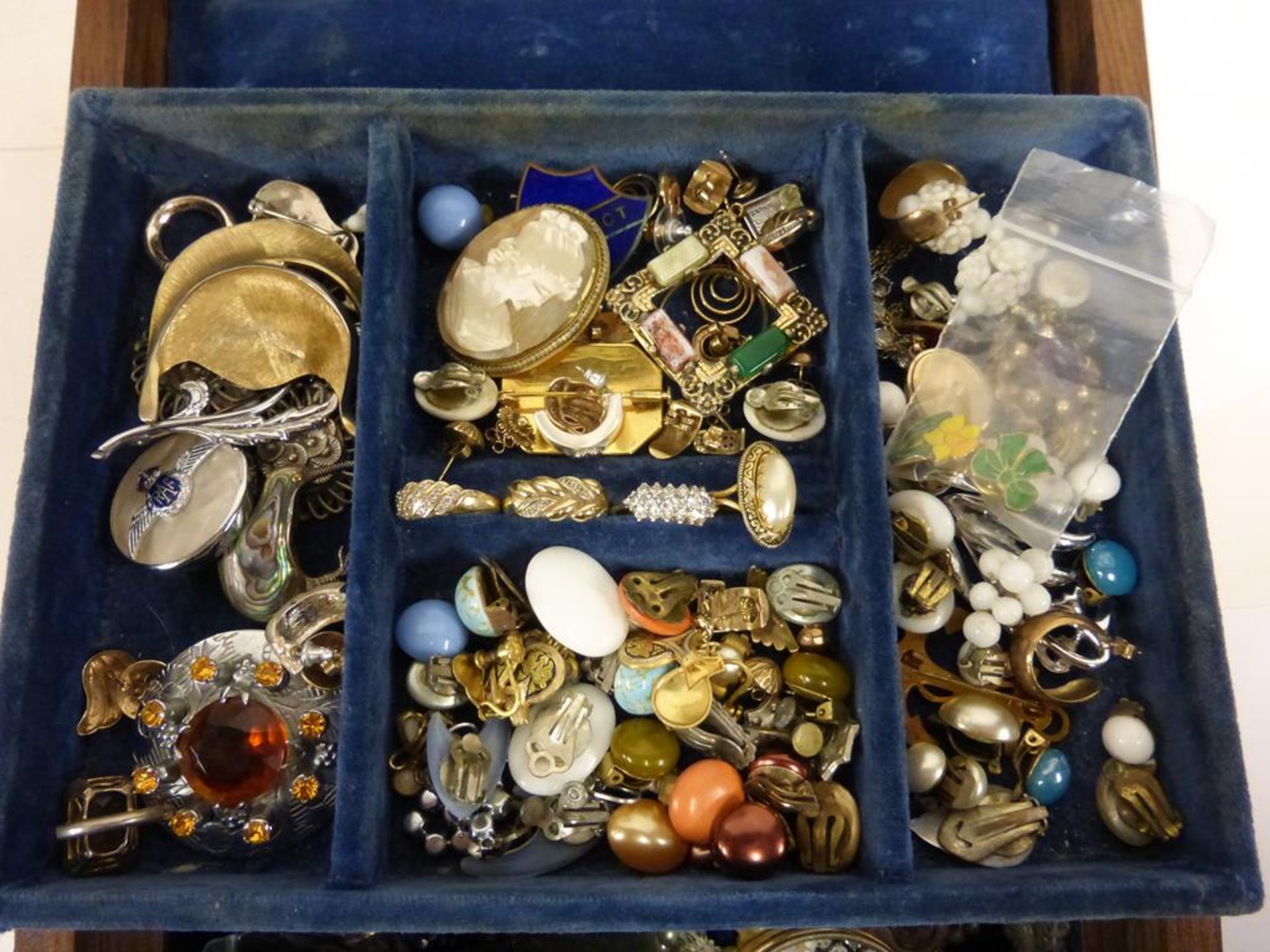 A Jewellery Box with Assorted Jewellery - Image 2 of 5