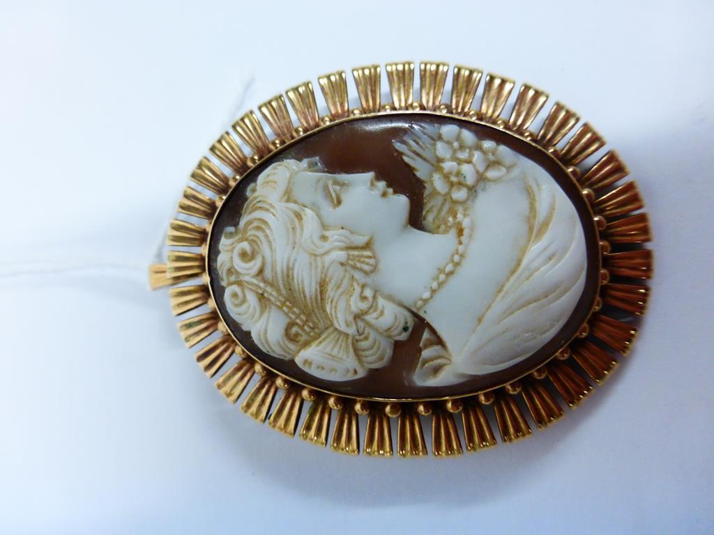 This is a Timed Online Auction on Bidspotter.co.uk, Click here to bid. A 9ct Gold Cameo Brooch/