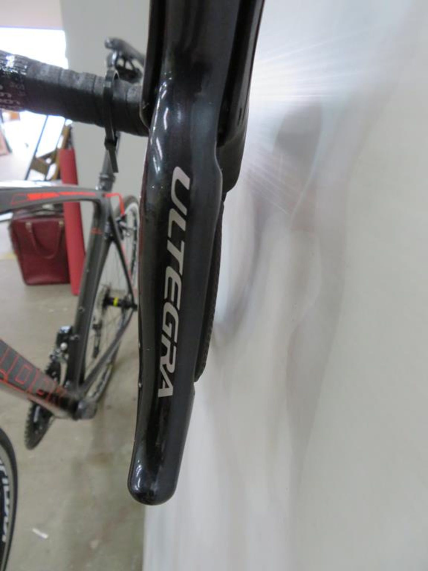 Look 765 HM Carbon Road Bike with accessories - Image 4 of 11