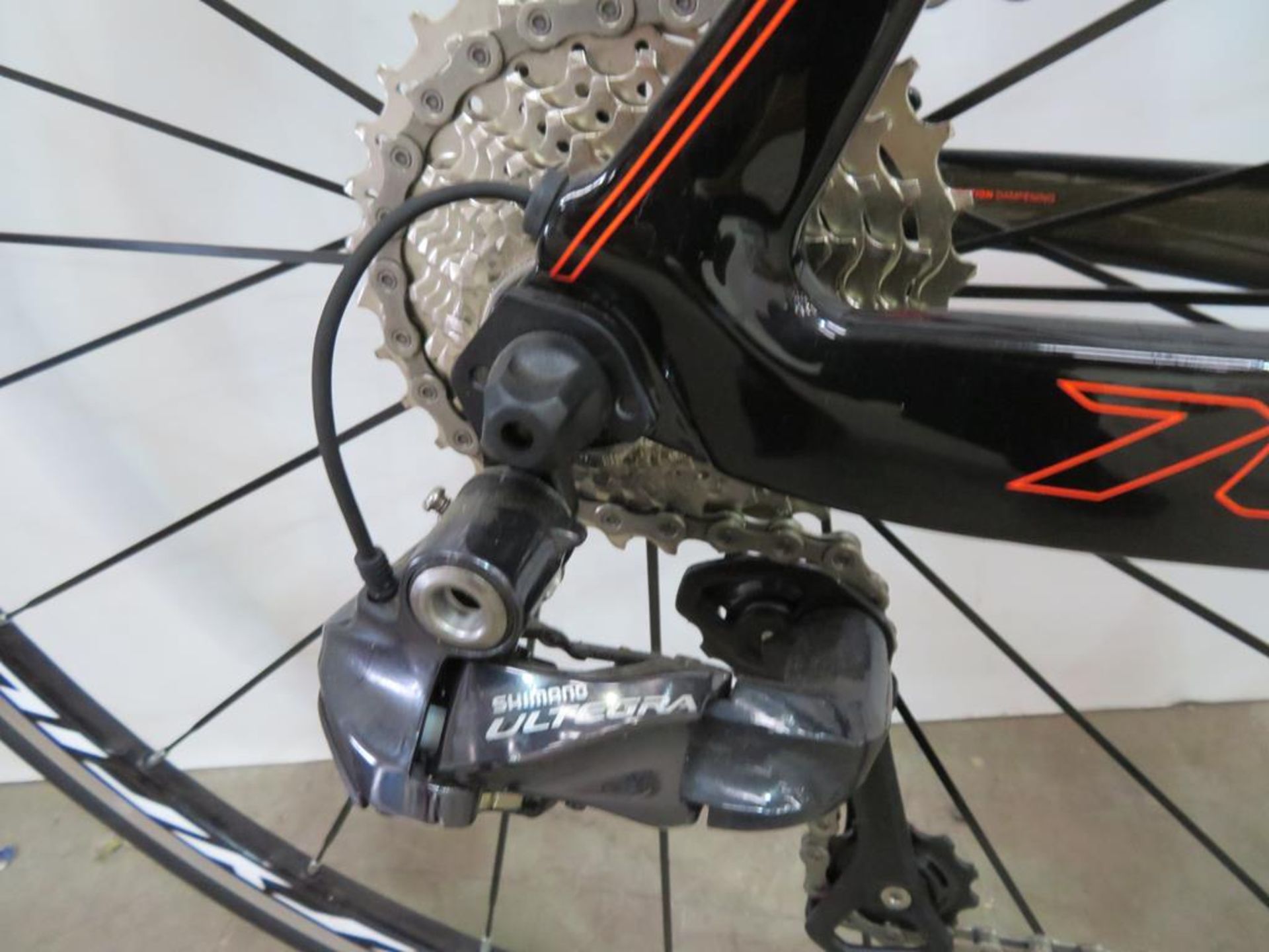 Look 765 HM Carbon Road Bike with accessories - Image 7 of 11