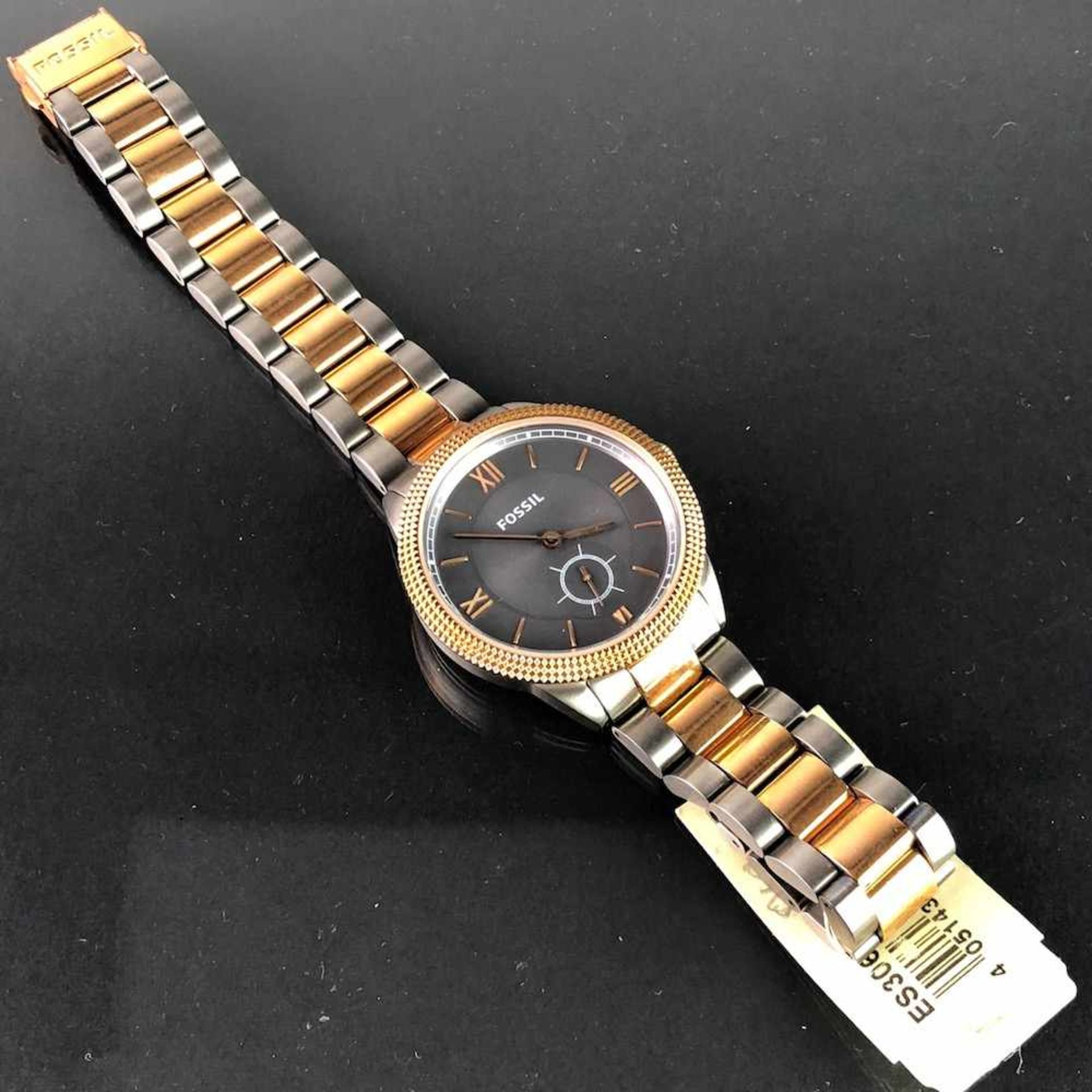Armbanduhr: "FOSSIL". Edelstahl gebürstet und bicolor. Mineralglas. Ungetragen aus Uhrmachernachlaß. - Bild 2 aus 2