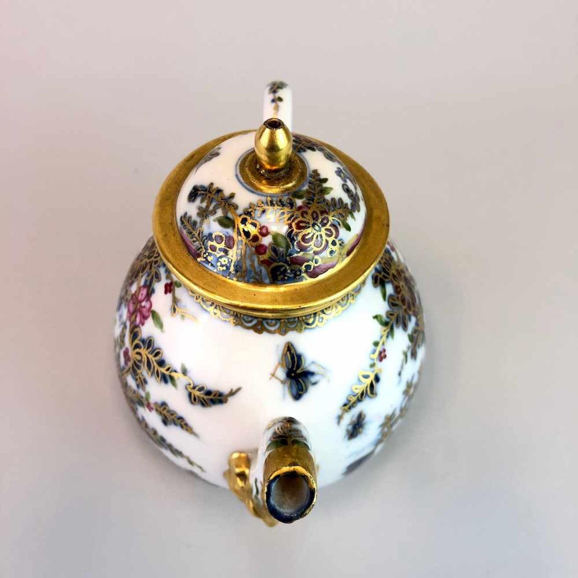 Hochbedeutende und museale Teekanne mit Maskaronausguß: Meissen Porzellan um 1725.Johann David - Bild 10 aus 10