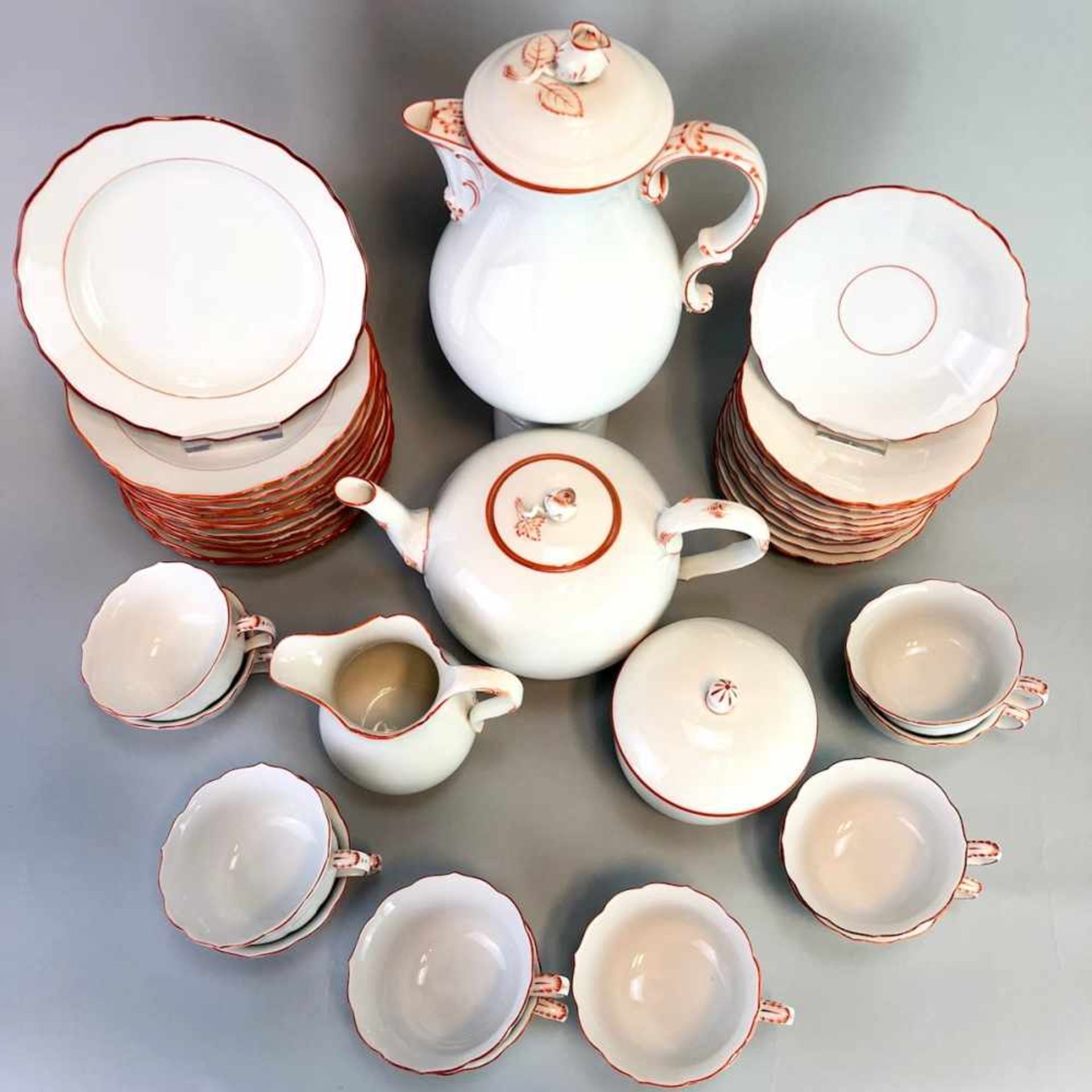 Tee-Service: Meissen Porzellan, Neuer Ausschnitt, Dekor Koralle rot, um 1910, tadellos!Teeservice in - Bild 5 aus 5