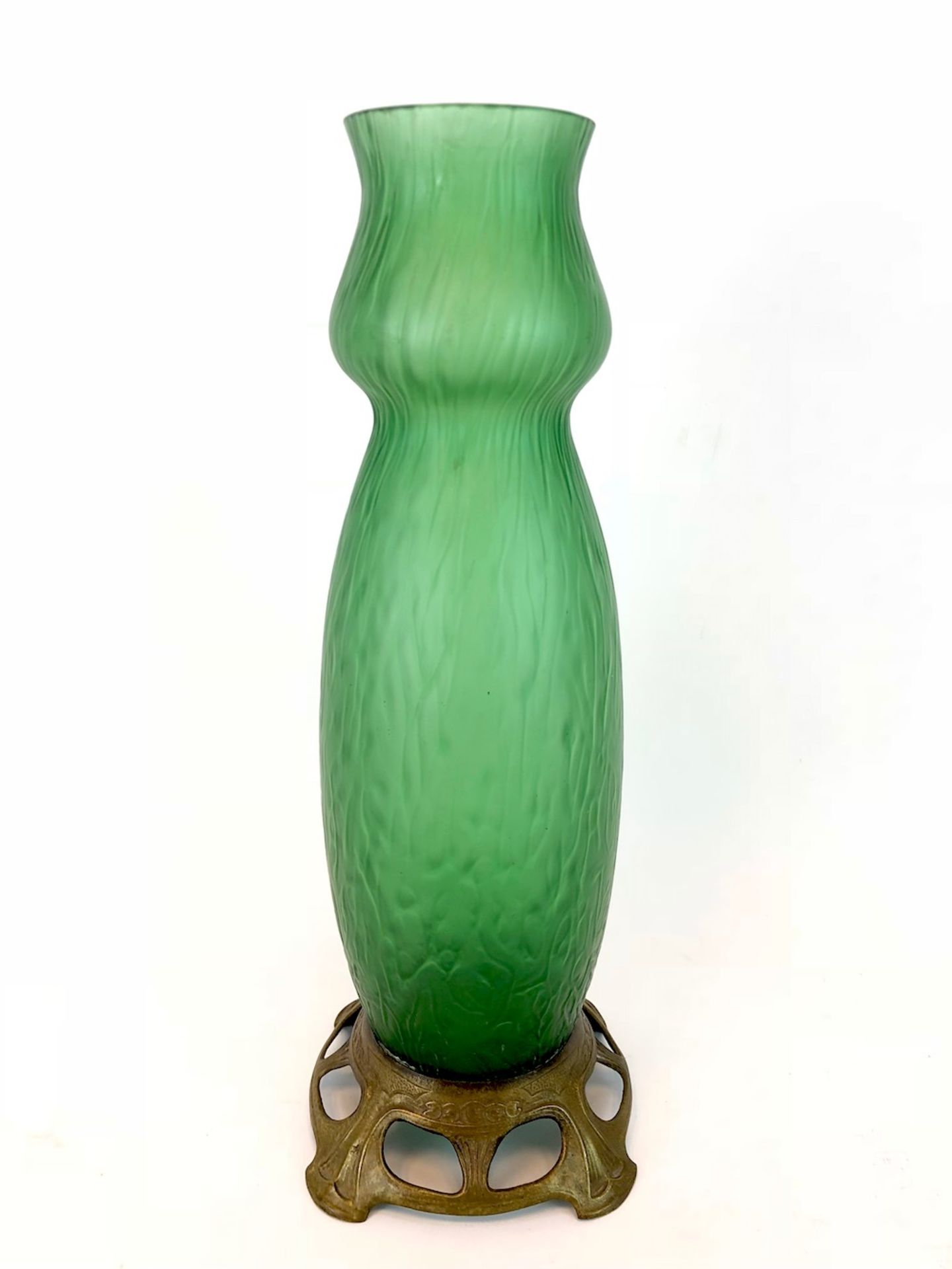 Formschöne Vase: Jugendstil Handarbeit.Grünes Glas aufwendig von Hand gearbeitet, hohe leicht - Image 3 of 3