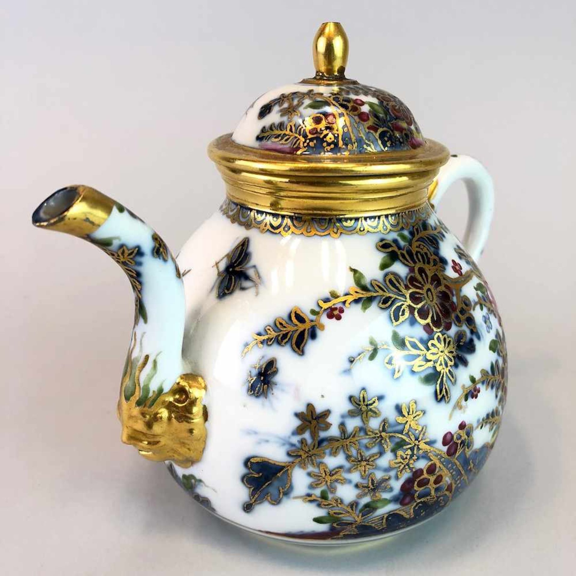 Hochbedeutende und museale Teekanne mit Maskaronausguß: Meissen Porzellan um 1725.Johann David - Bild 7 aus 10