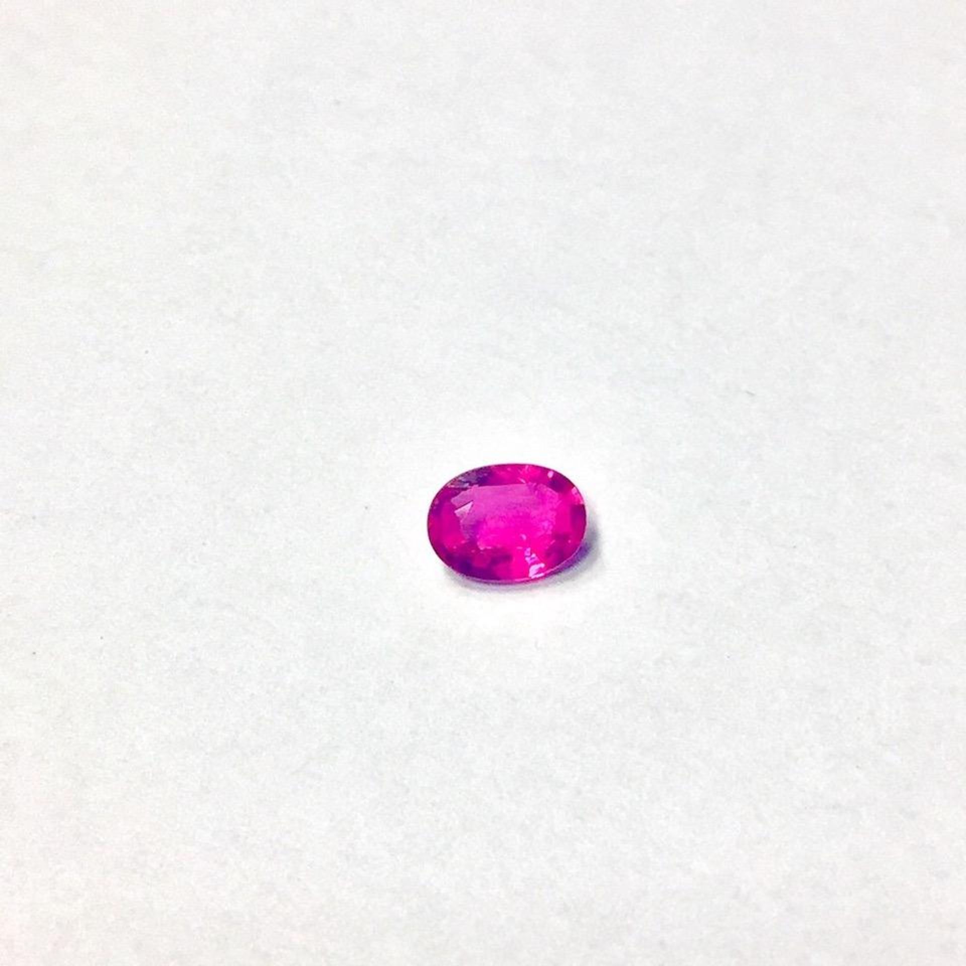 Ein Paar natürliche Saphire / Rubine, oval facettiert, 0,8 Karat und 0,76 Karat, sehr gute - Bild 3 aus 3