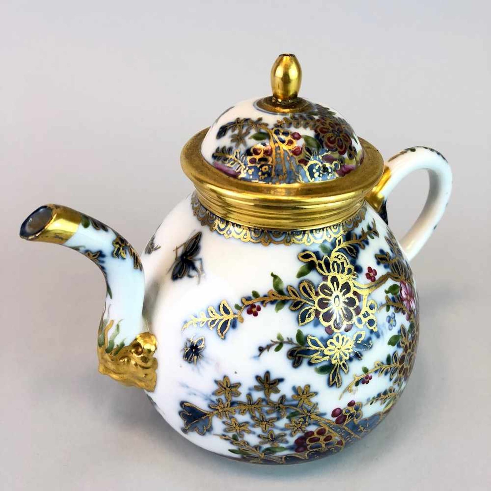 Hochbedeutende und museale Teekanne mit Maskaronausguß: Meissen Porzellan um 1725.Johann David - Bild 5 aus 10