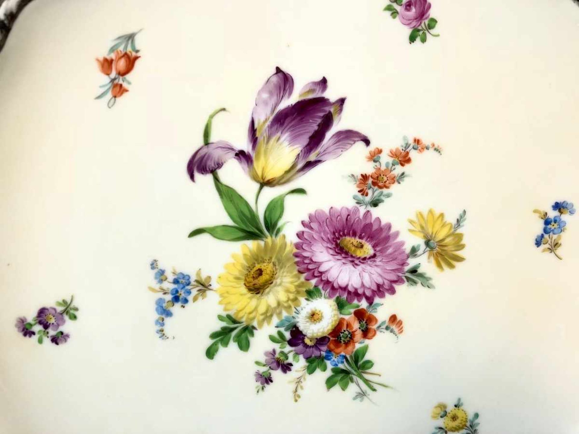 Speiseservice: Hutschenreuther - Jubiläumsmarke 120 Jahre. Blumen-Bouquett, Silberrand.Porzellan - Bild 3 aus 3