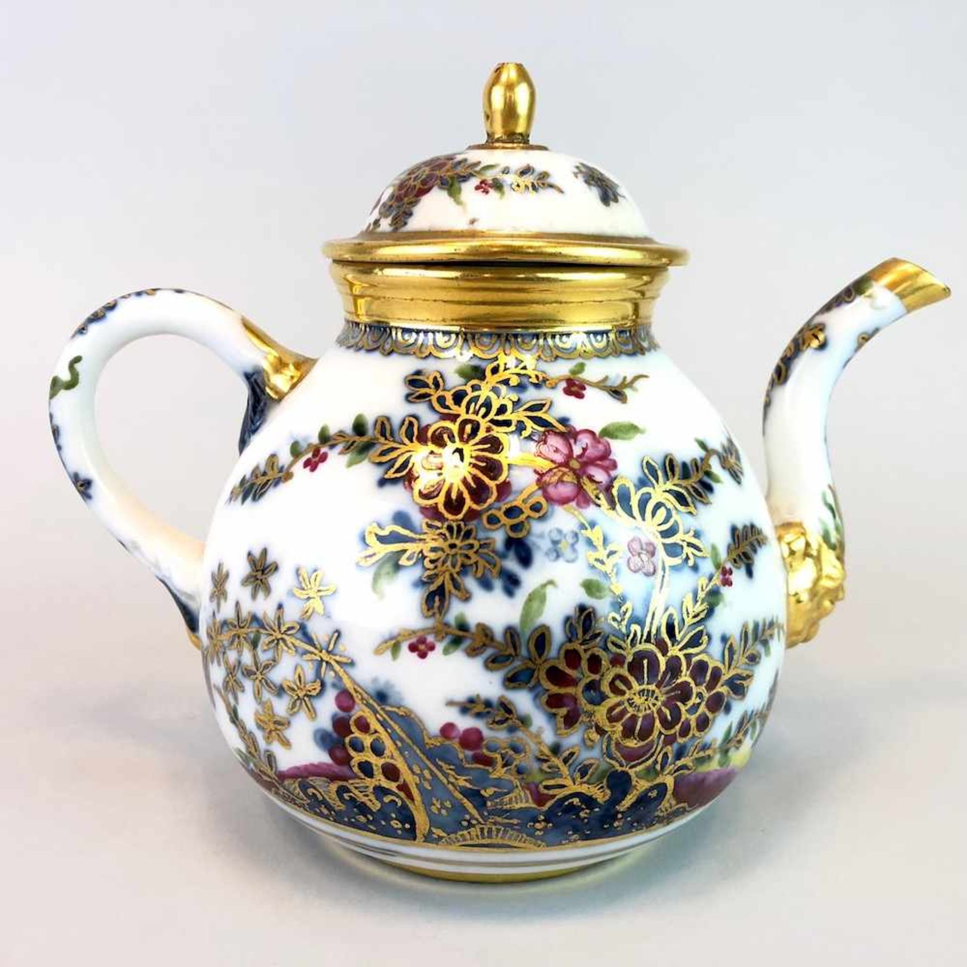 Hochbedeutende und museale Teekanne mit Maskaronausguß: Meissen Porzellan um 1725.Johann David - Bild 3 aus 10