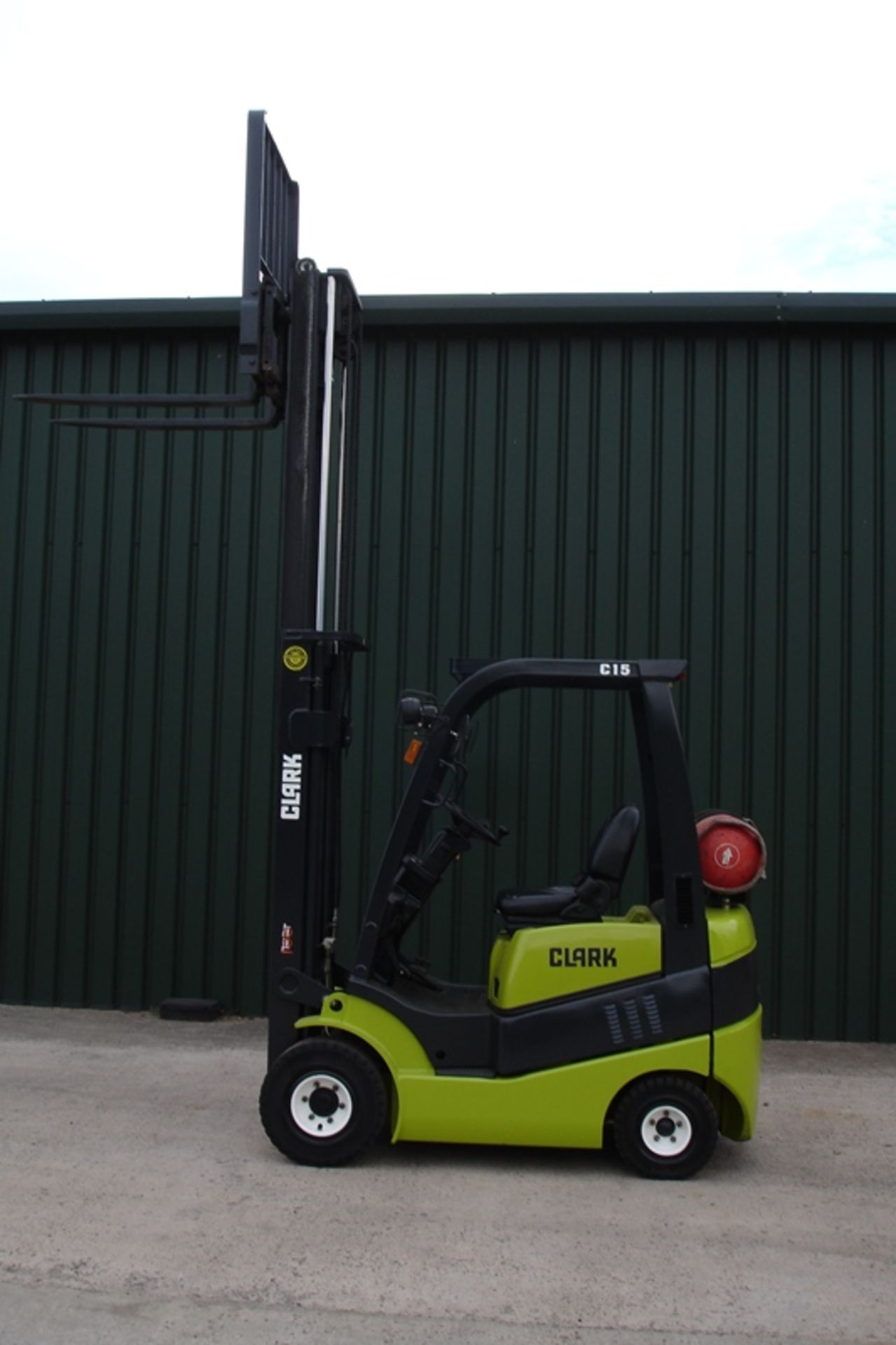 Clark 1.5 Ton Forklift (2014) - Image 7 of 8