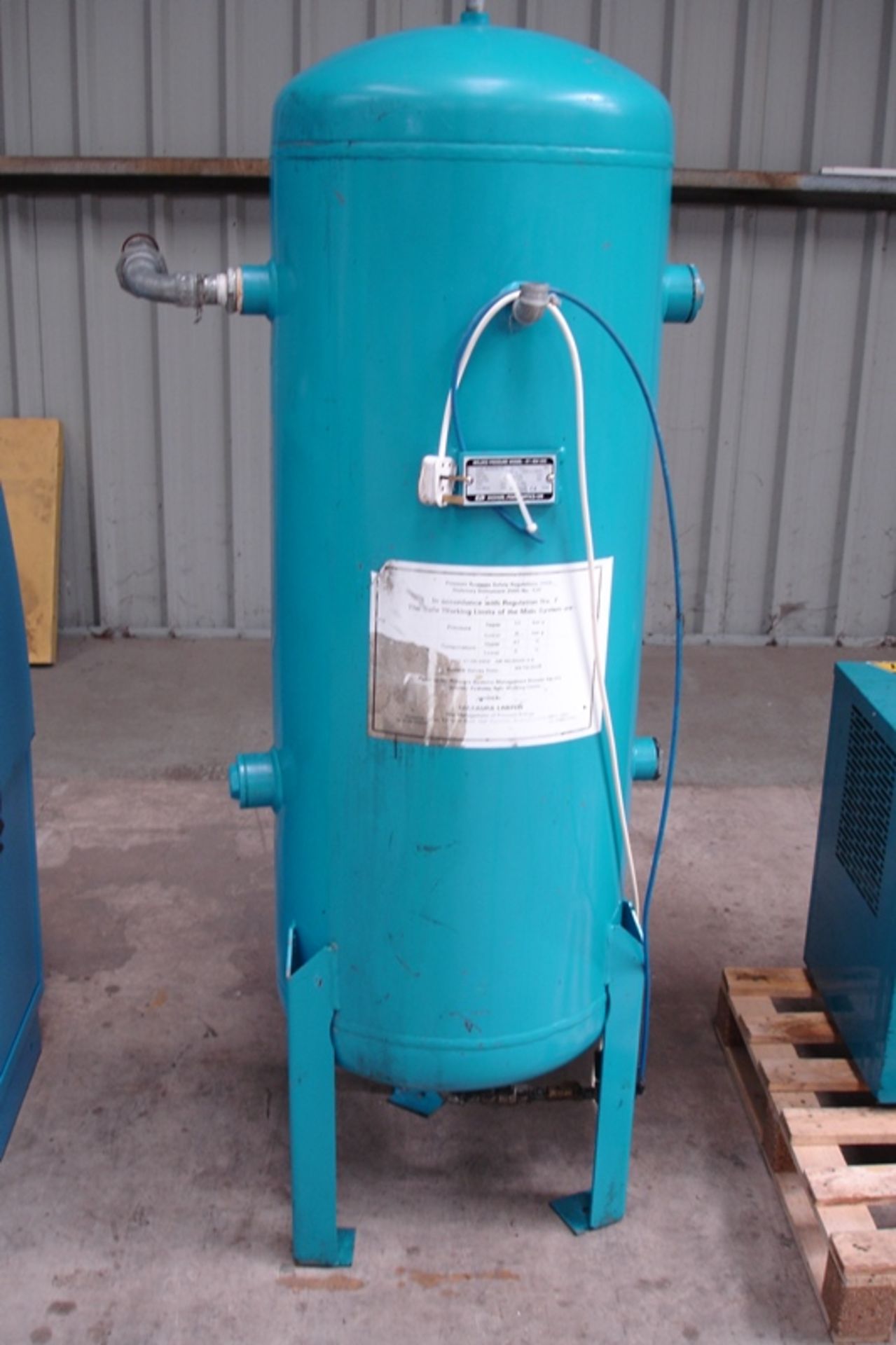 Compair Compressor With Tank & Dryer - Image 3 of 4