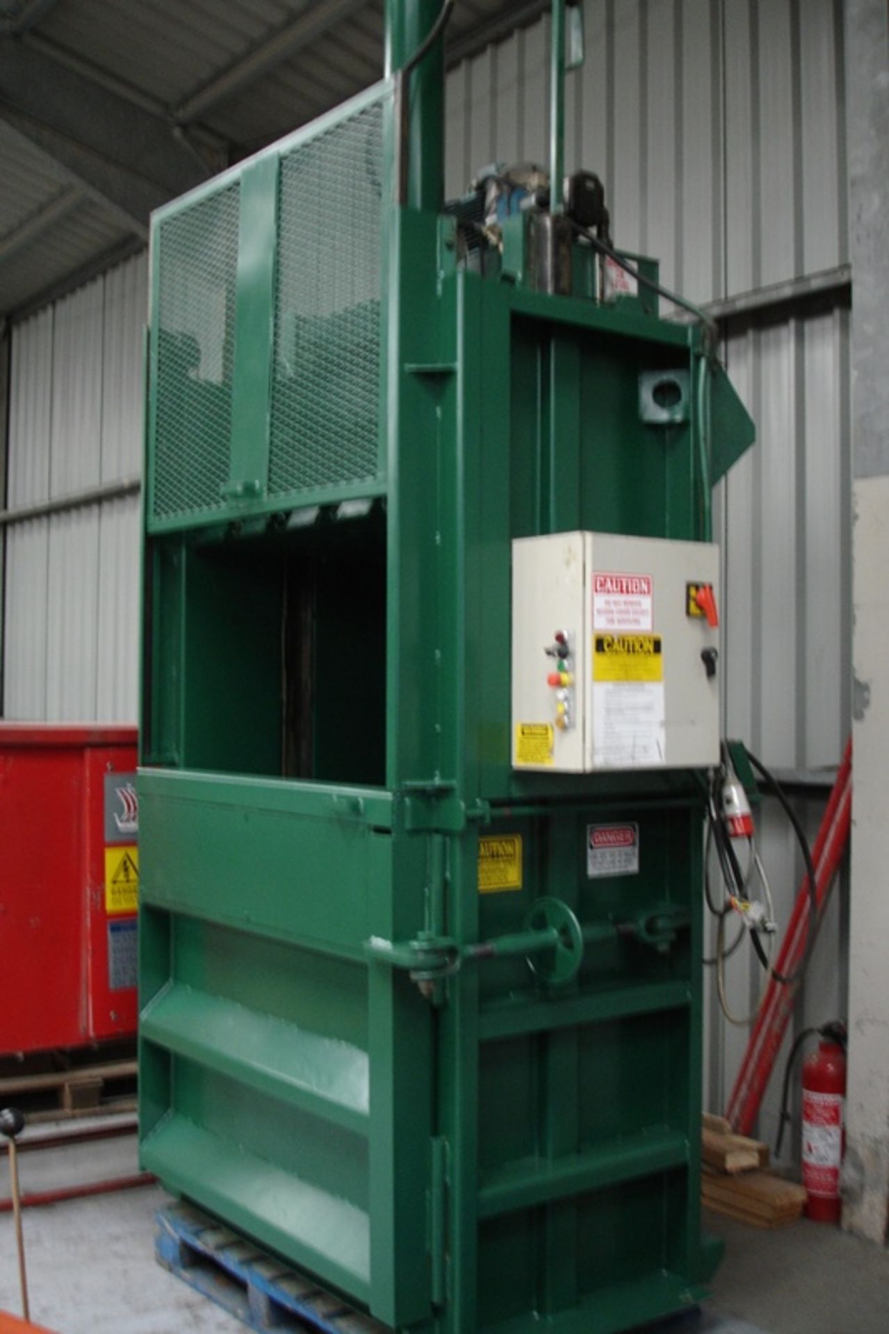 Dicom Large Industrial Hydraulic Baler - Image 2 of 5