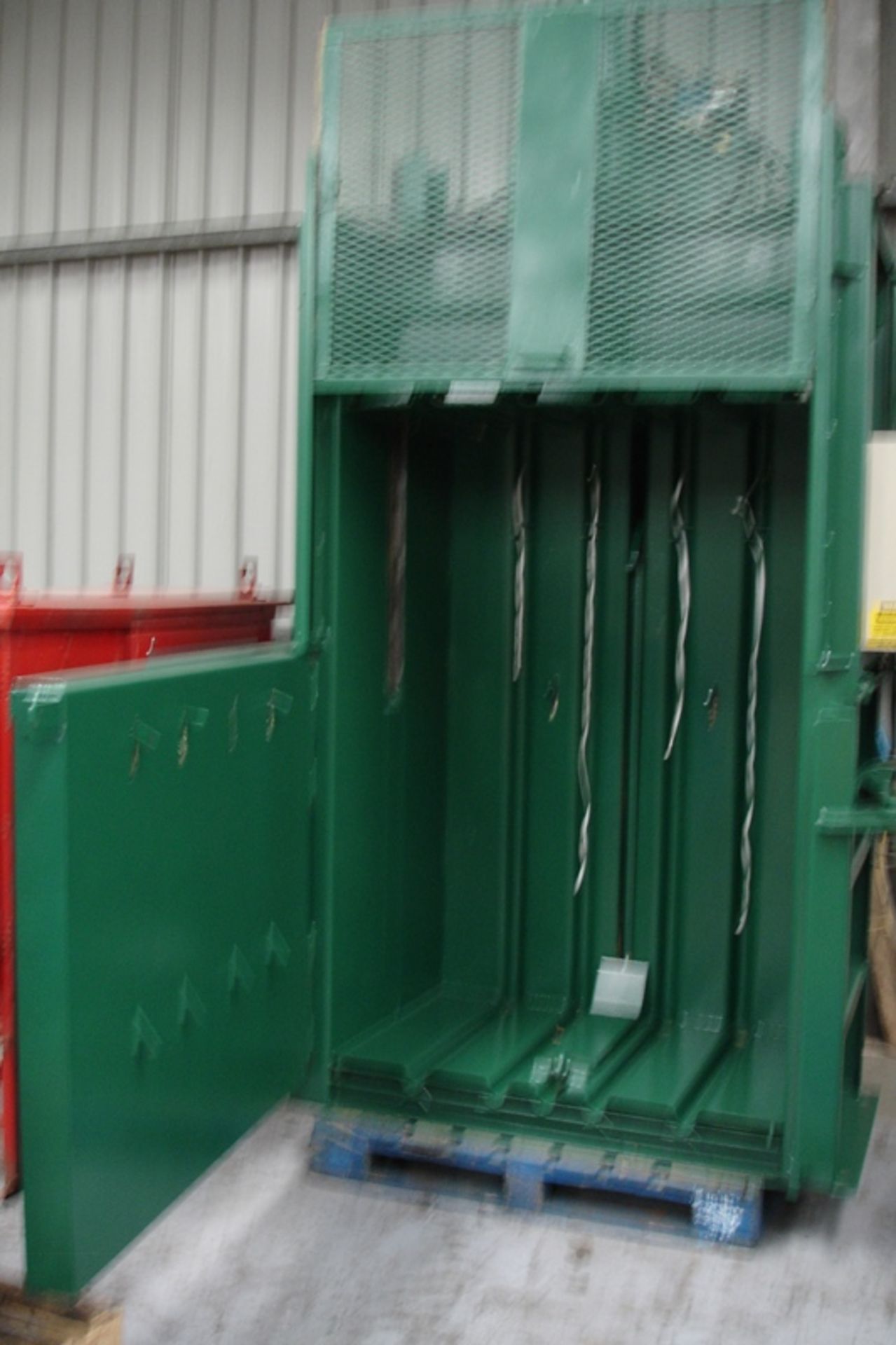 Dicom Large Industrial Hydraulic Baler - Image 5 of 5