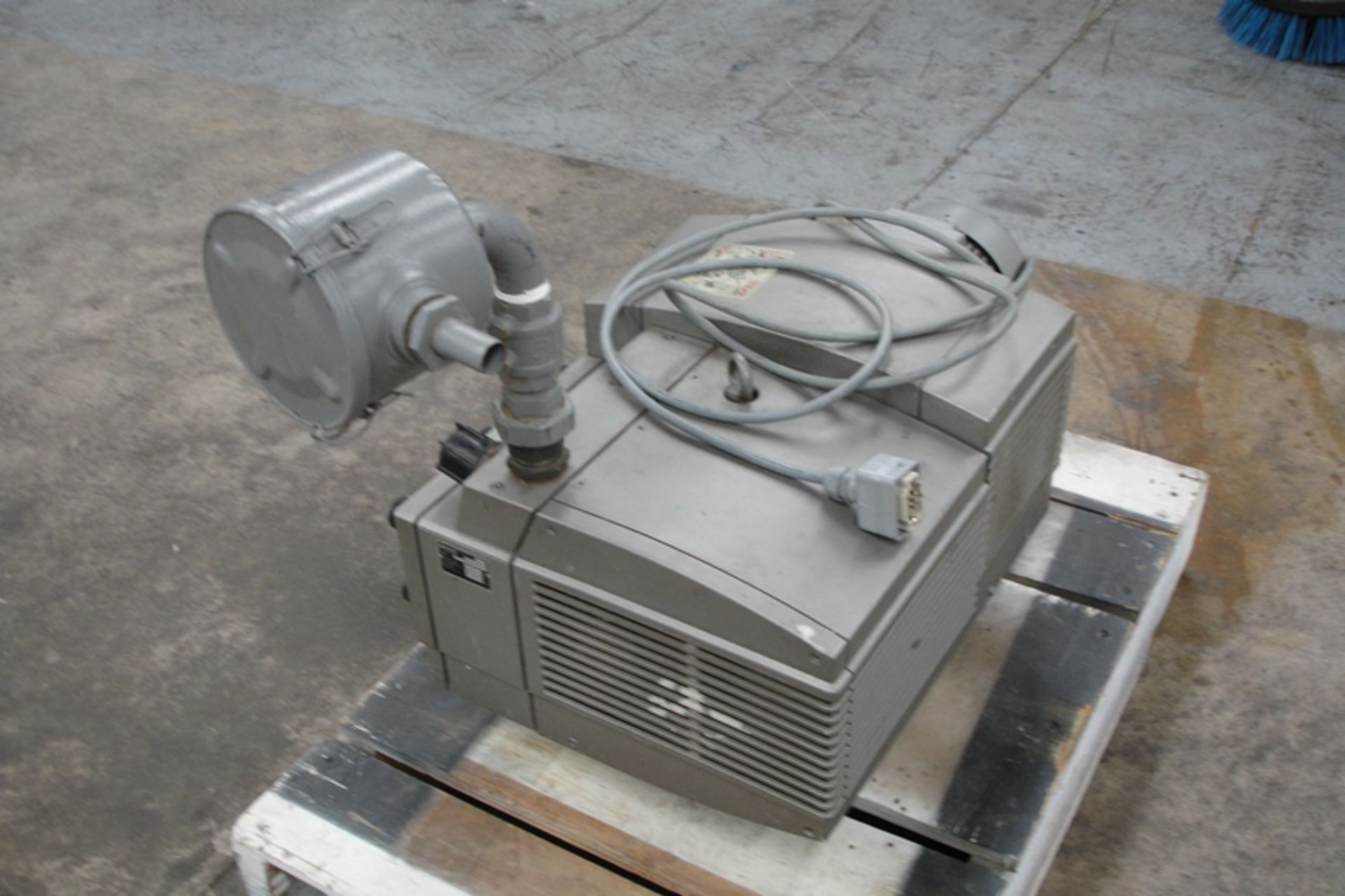 Becker Vacuum Pump - Image 2 of 3