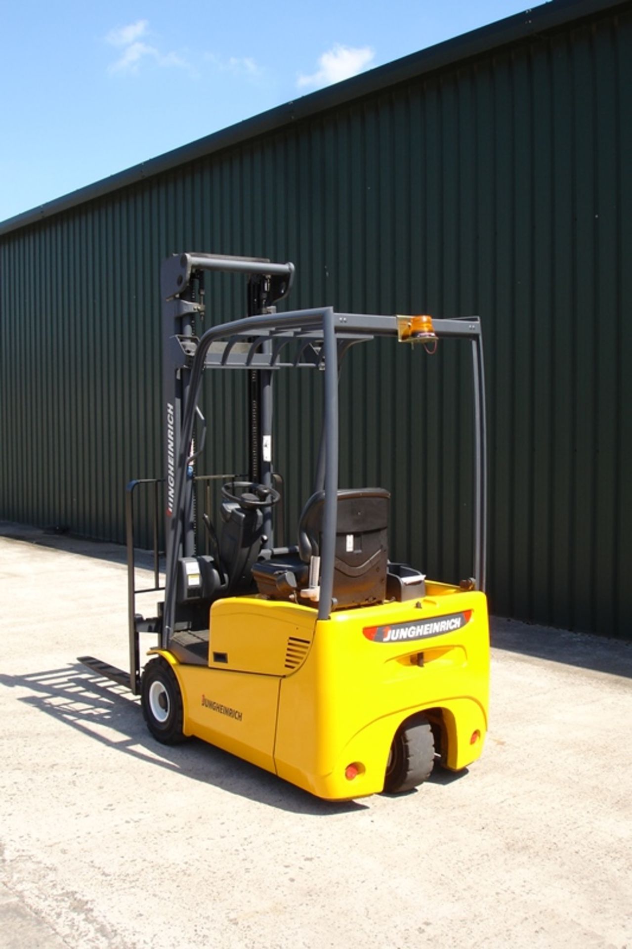 Jungheinrich 1.5 ton Forklift - Image 2 of 7