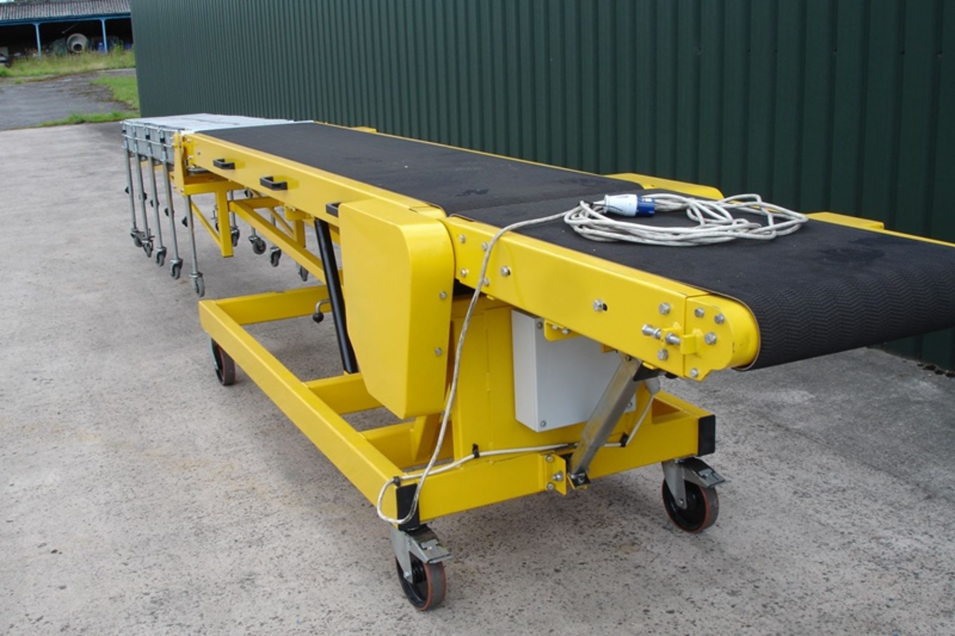 Owens conveyor co. Adjustable length & Gradiant Conveyor - Image 2 of 11