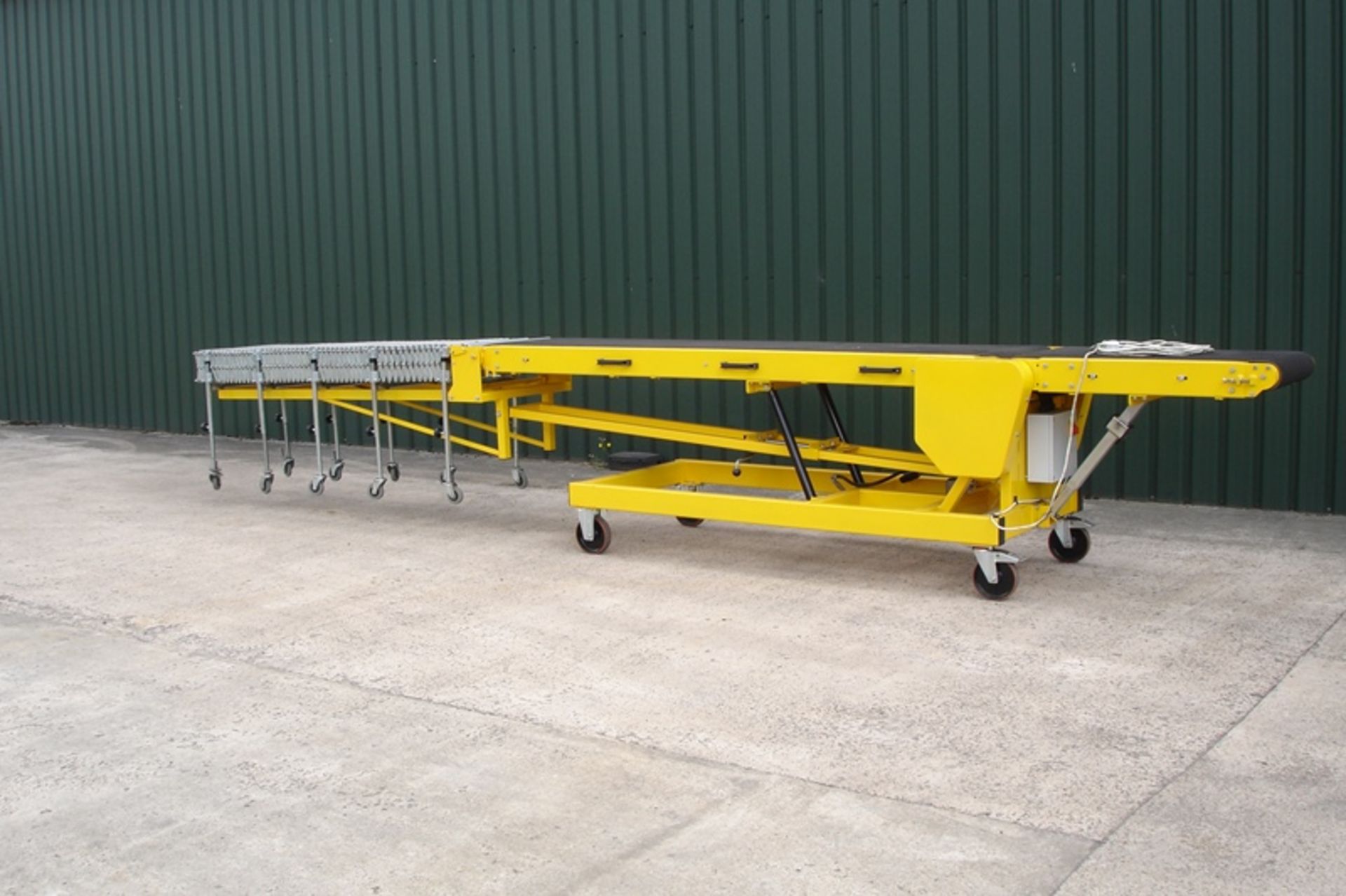 Owens conveyor co. Adjustable length & Gradiant Conveyor