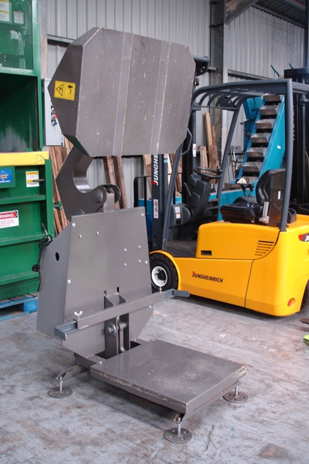 QCR Large Wheelie Bin Compactor