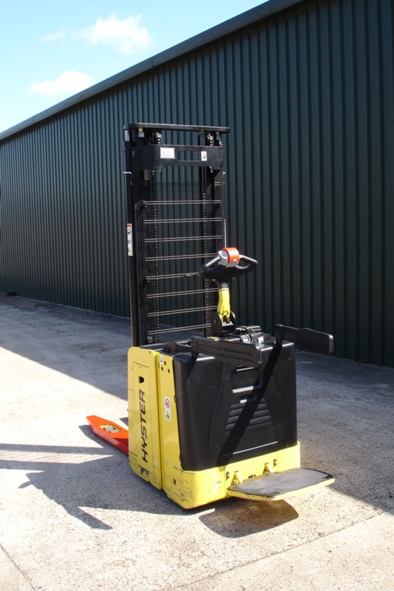 Hyster 1.5 ton Ride on Forklift (2015) - Image 2 of 6