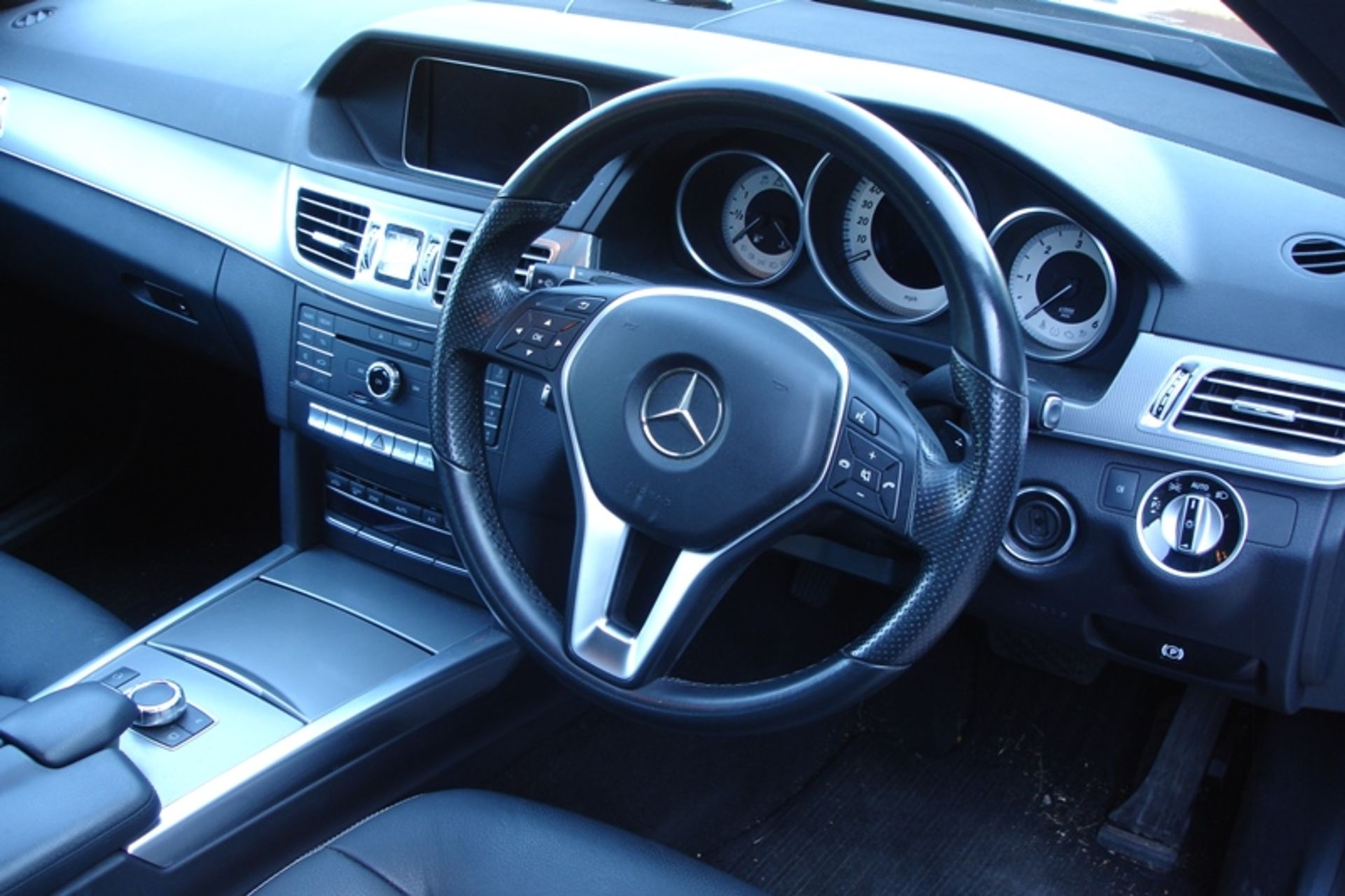 Mercedes E220 SE BLUETEC AUTO ( 2016 ) - Image 9 of 9