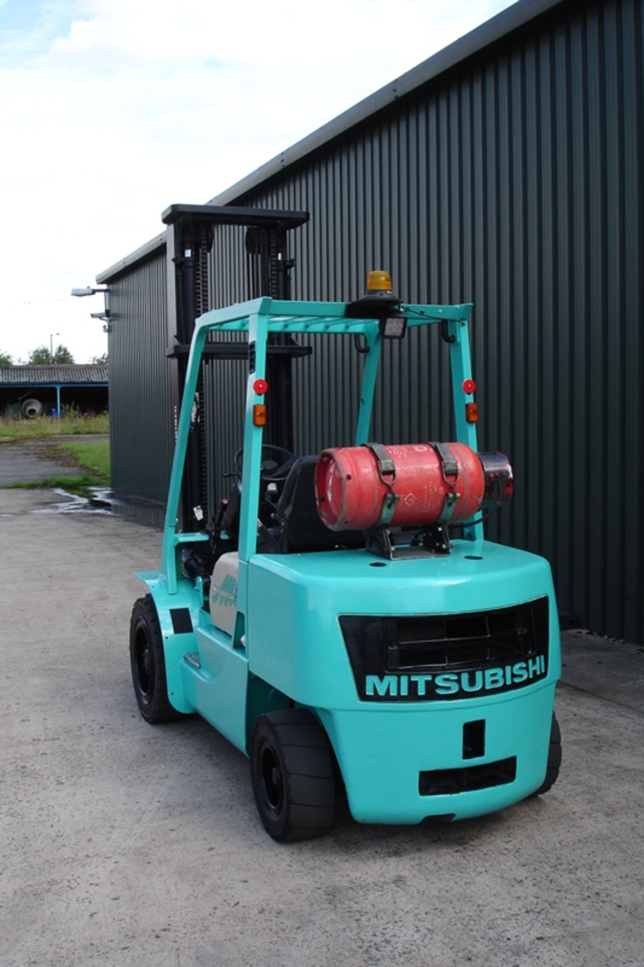 Mitsubishi 3.5 ton forklift - Image 2 of 5