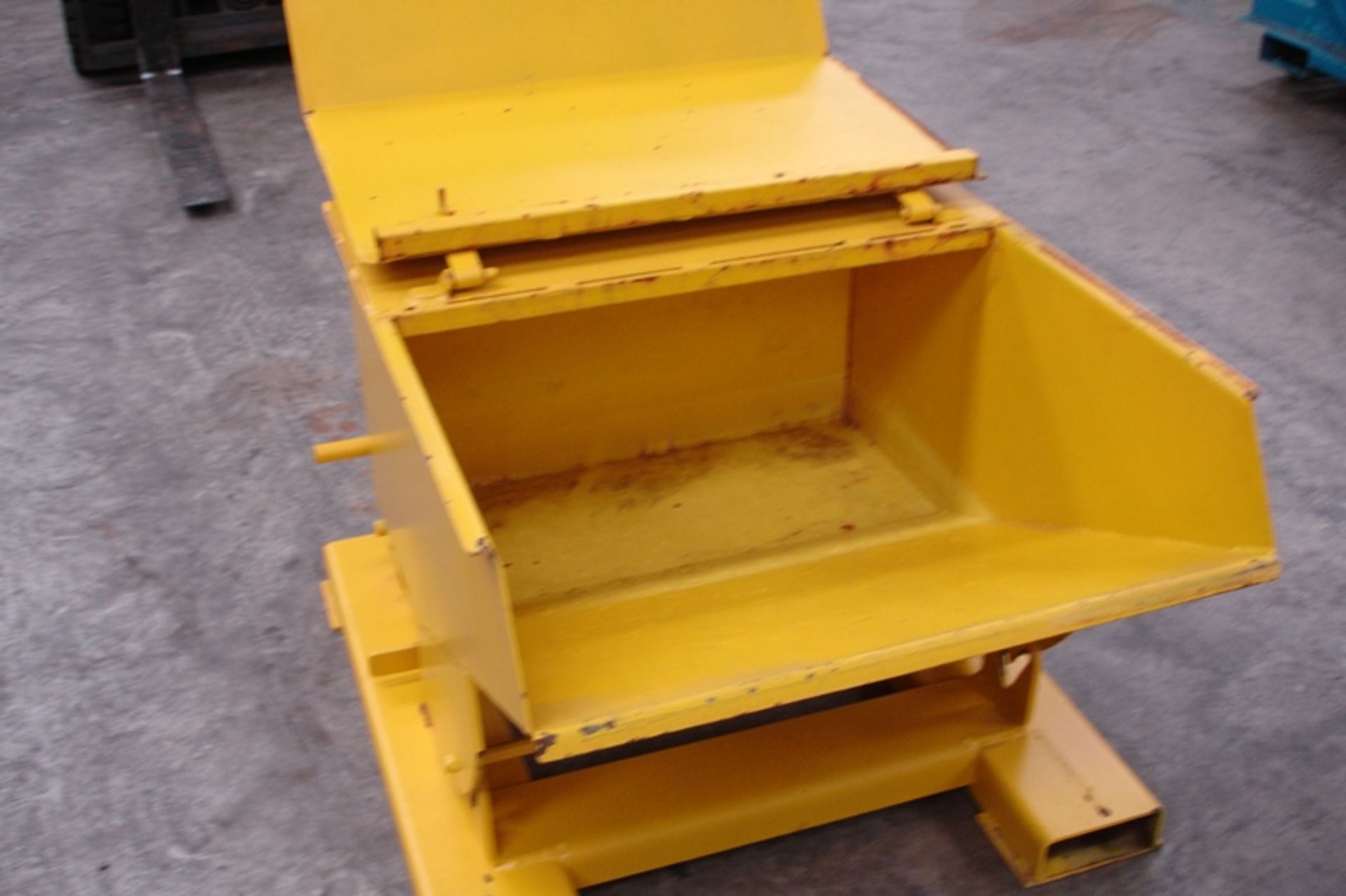 Contact Forklift Tipping Skip - Image 4 of 4