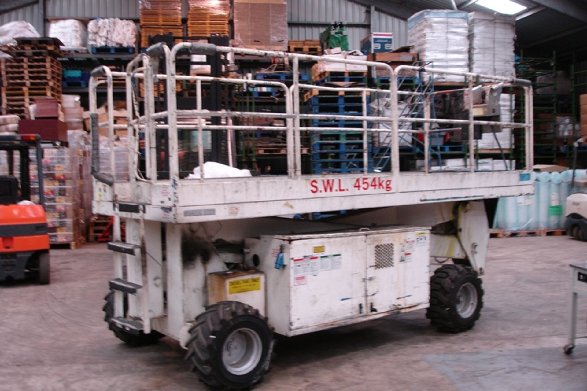 Upright dual fuel Scissor Lift