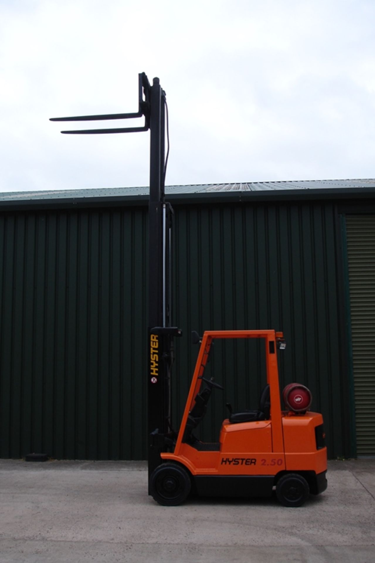 Hyster 2.5 Ton Compact Forklift - Image 6 of 7