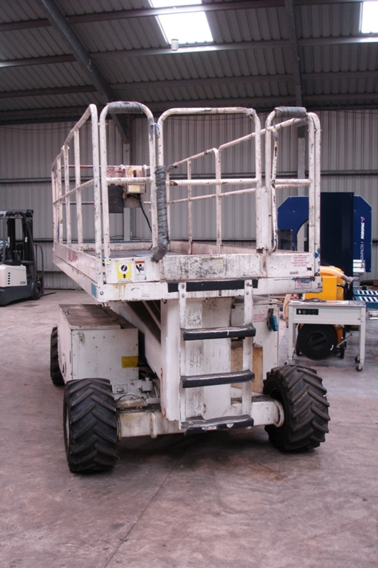 Upright dual fuel Scissor Lift - Image 2 of 5