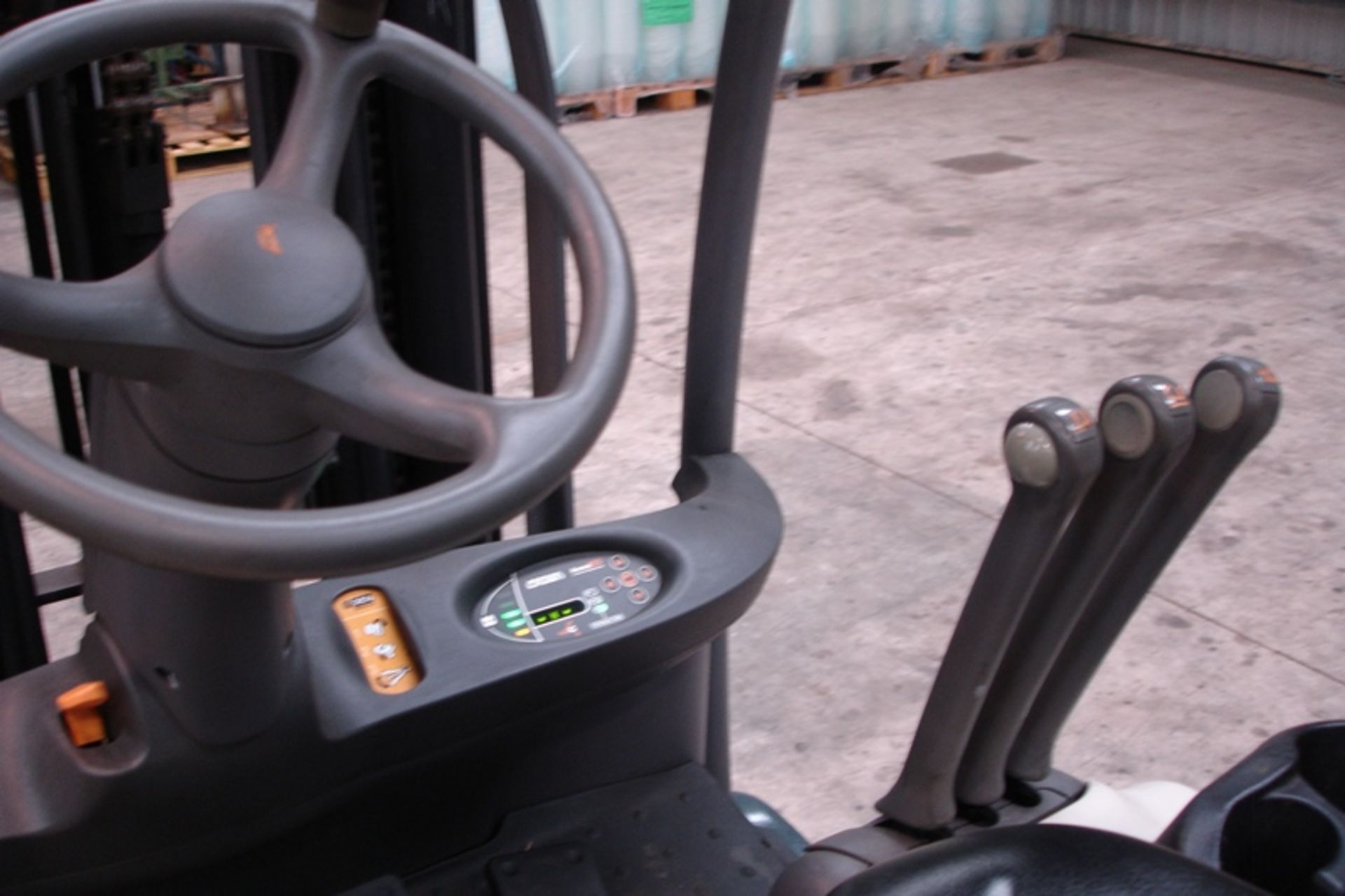 Crown 1.8 Ton Electric Forklift (2014) 616 Hours only - Image 5 of 6