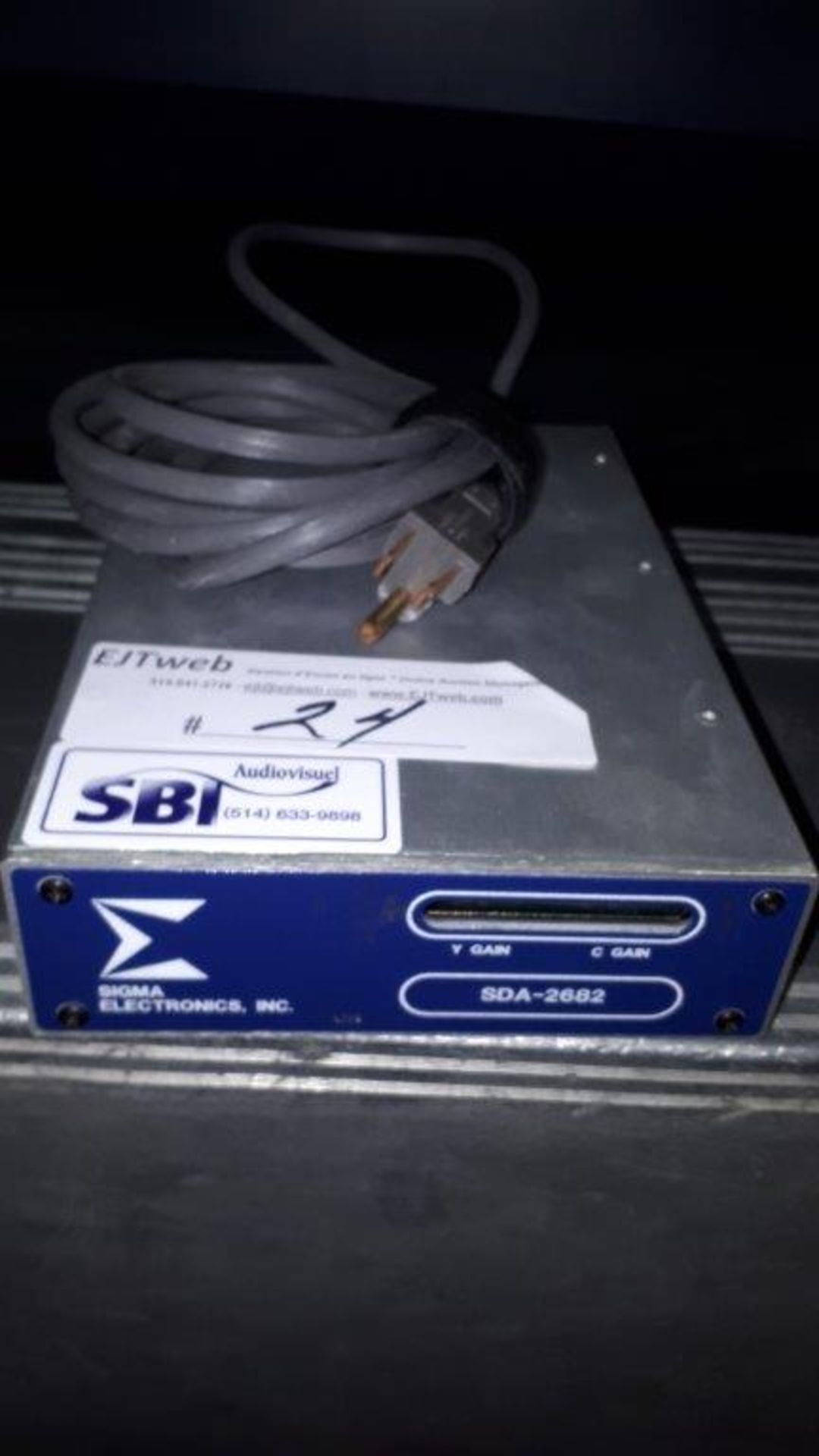 Ampli de signal YC Sigma SDA-2682 + Coffre pour ampli de distribution YC