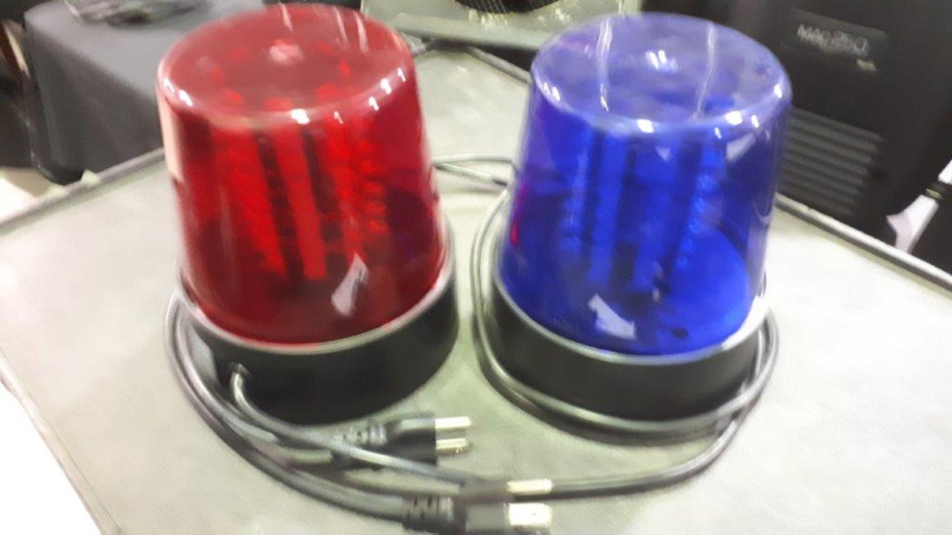 Lot de 6 Gyrophare LED rouge et 6 Bleu American DJ B6R - Image 3 of 3