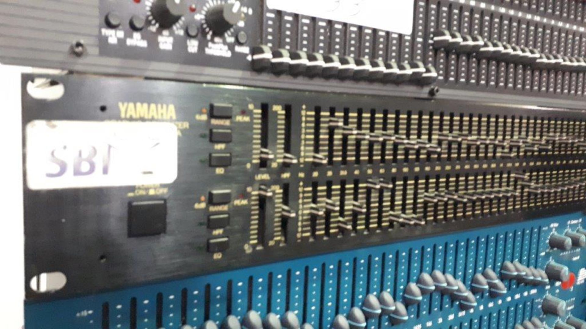 EQ audio Yamaha Q2031A