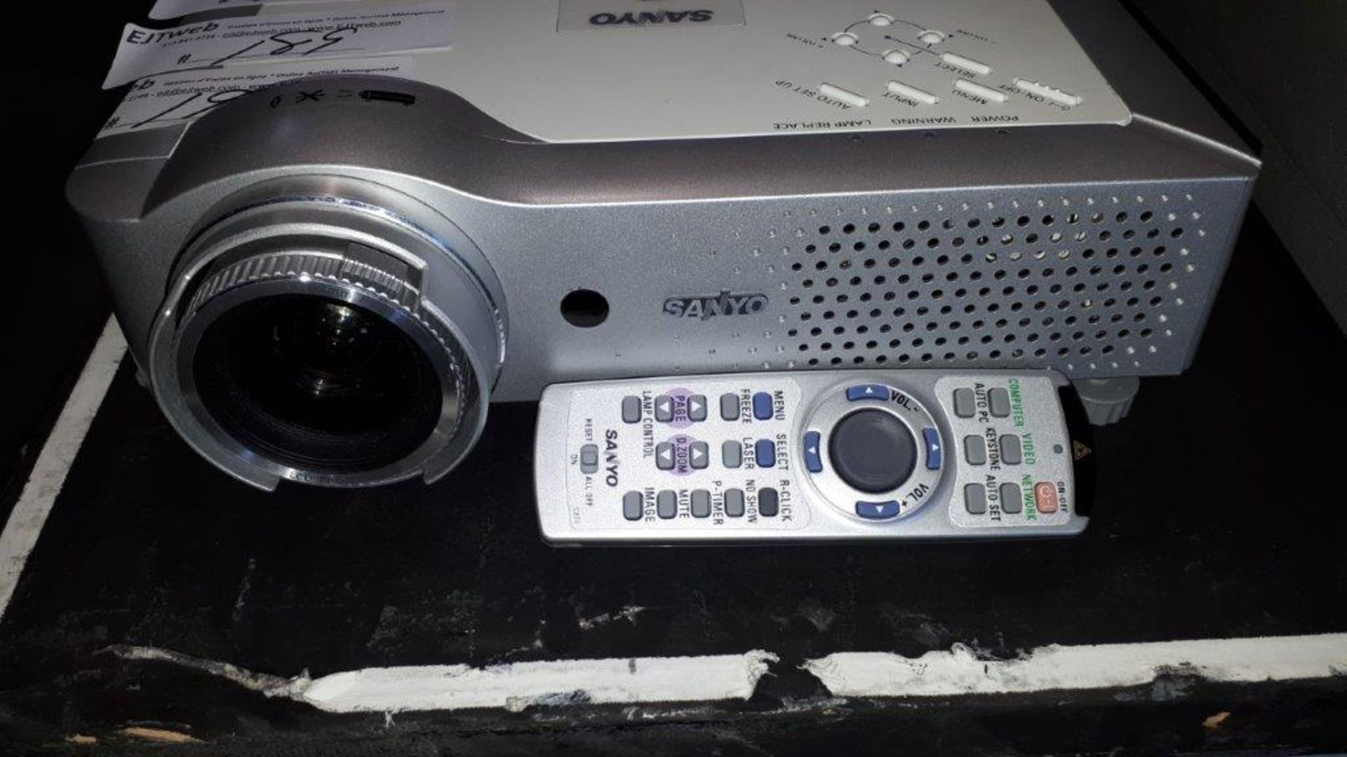 Projecteur LCD Portatif Sanyo PLC-XU87