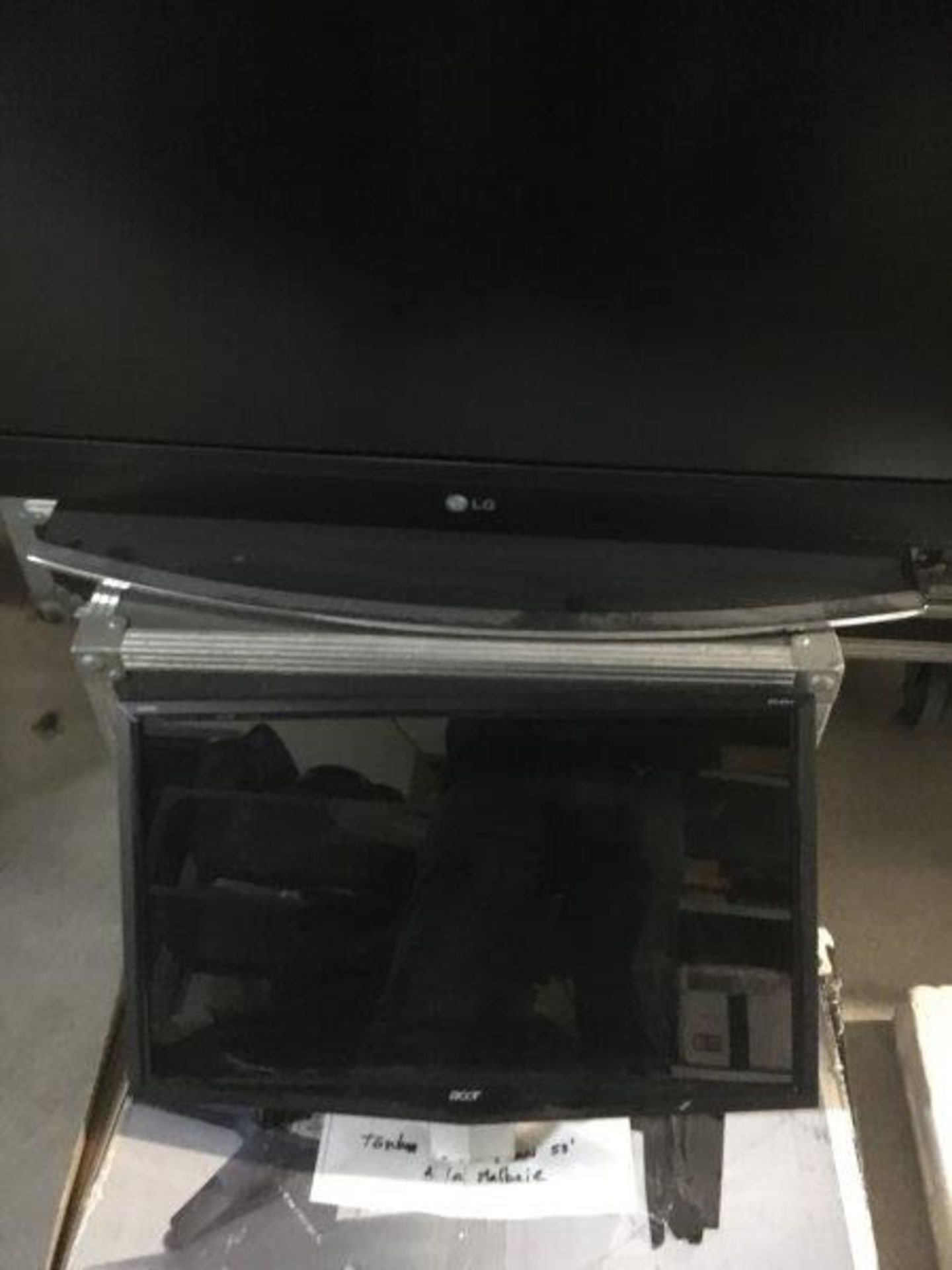 Lot de TV LCD varier Defect pour pièce, 1 Moniteur LCD 75'', 2 Moniteur LCD 42'', INCLUANT….