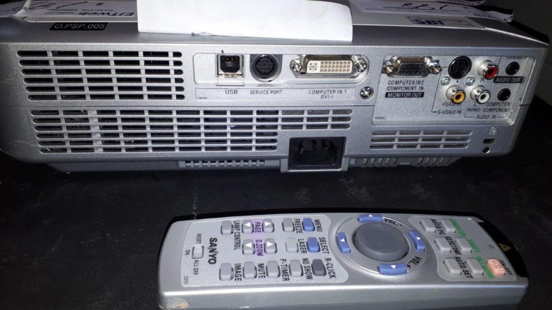 Projecteur LCD Portatif Sanyo PLC-XU87 - Image 2 of 4