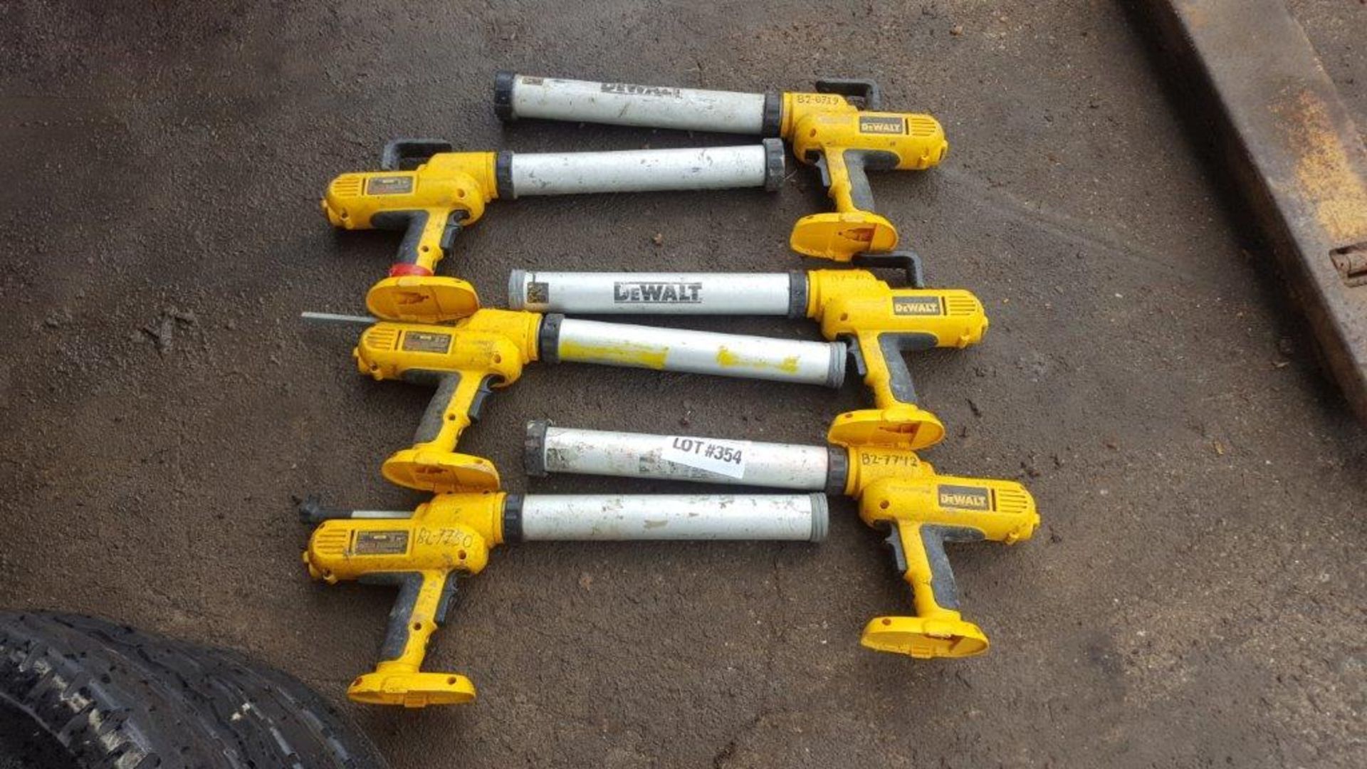 lot of 6 Dewalt caulk gun