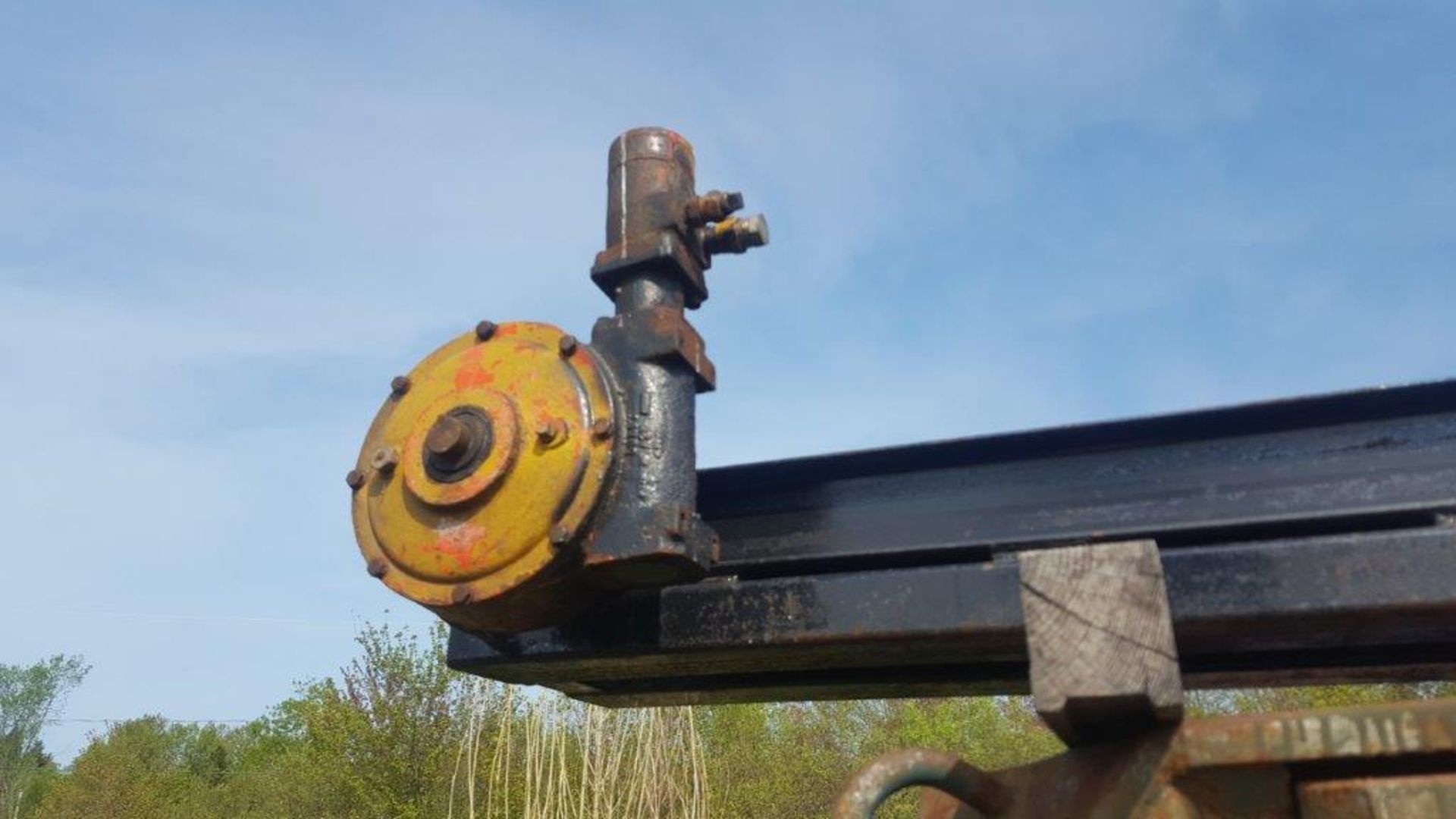 Hydraulic conveyor with metal chain - Image 2 of 3