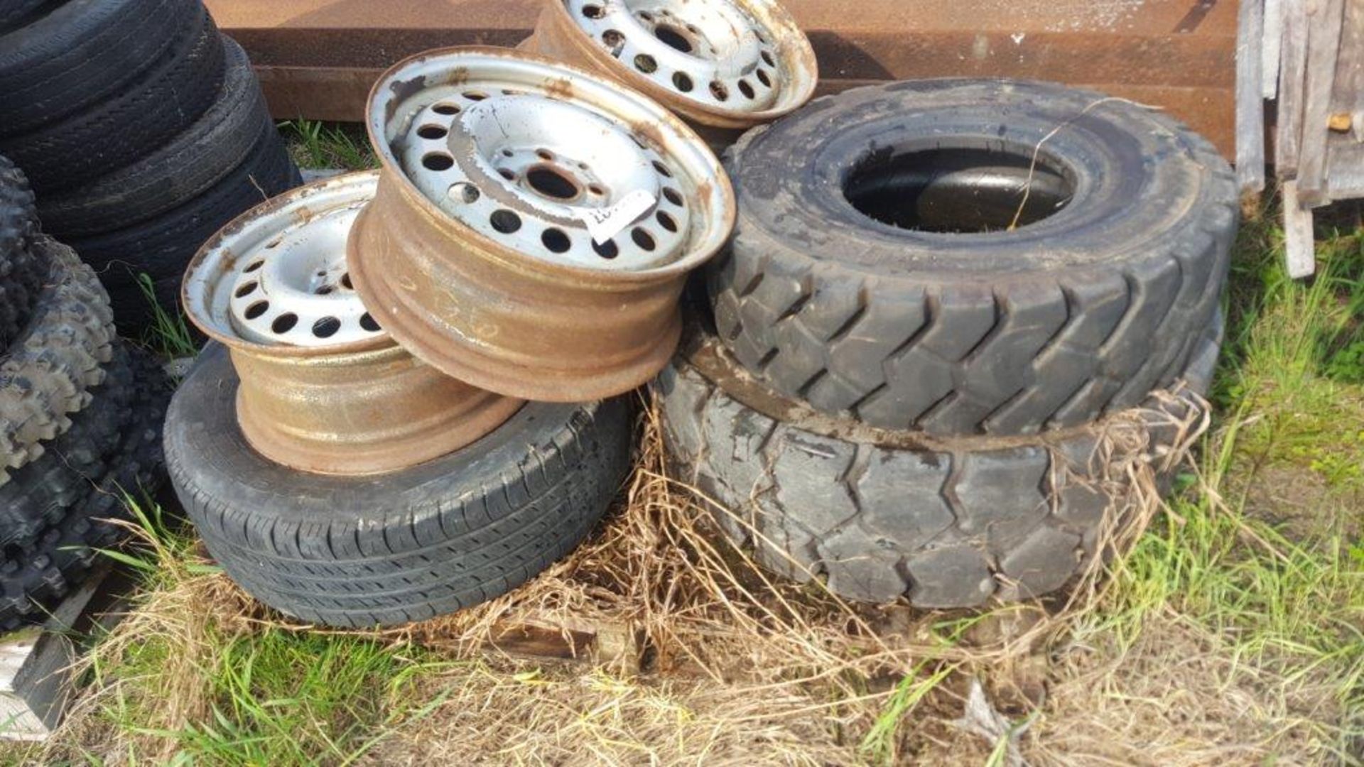 lot of mixed forklift tries car rims spare tire