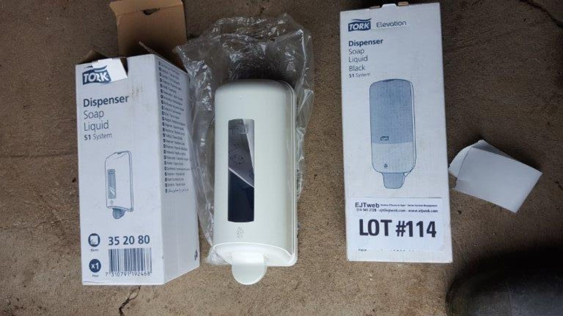 1 lot of 2x new Tork soap dispenser