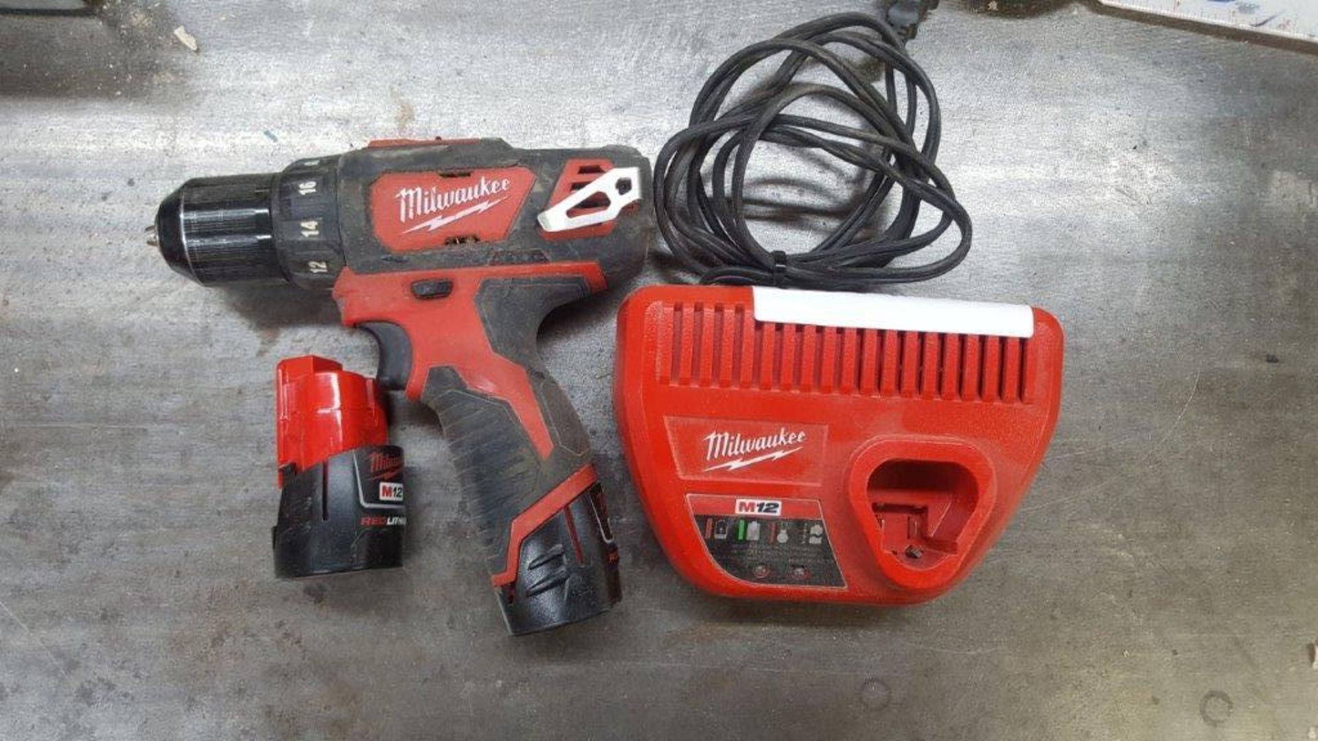 milwaukee battery drill w/charger