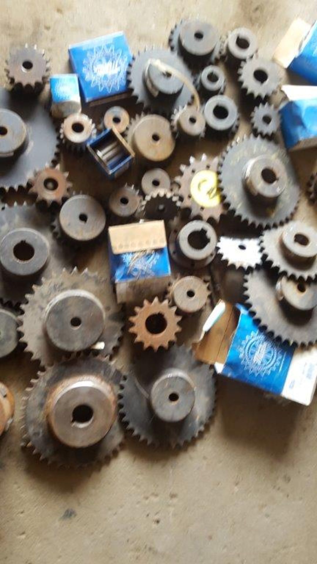 1 large lot of chain sprockets idler, drives - Image 4 of 6