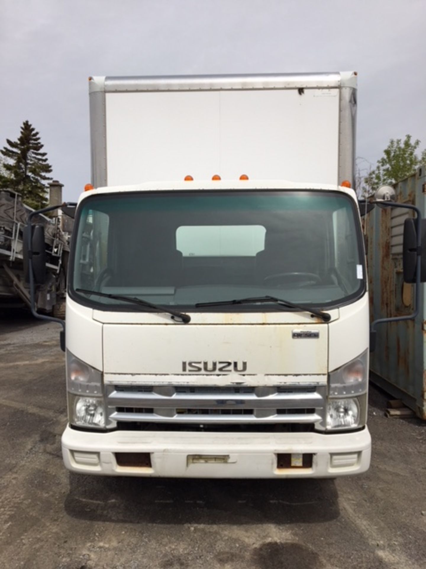 ISUZU Truck, 2010, 20' , approx: 239,000 km. - Image 7 of 12