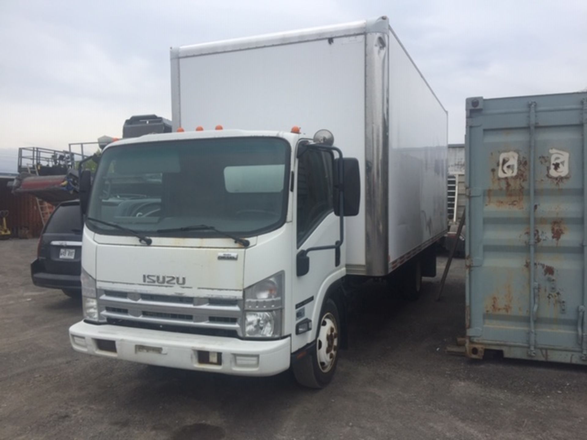 ISUZU Truck, 2010, 20' , approx: 239,000 km. - Image 2 of 12