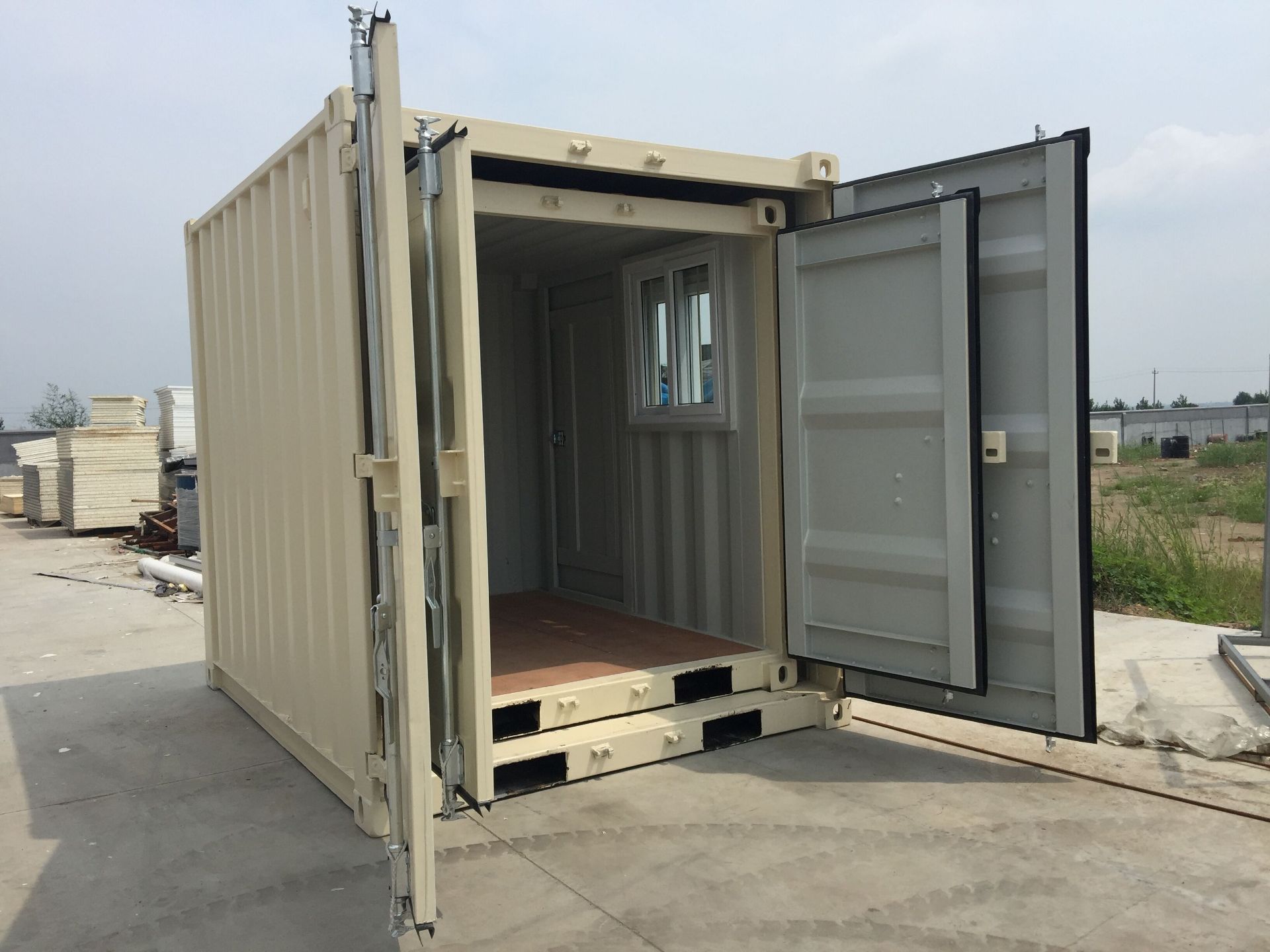 8' Small Container With Door & Window ( 8' x 6'6'' x 7'4''H) - Image 5 of 8