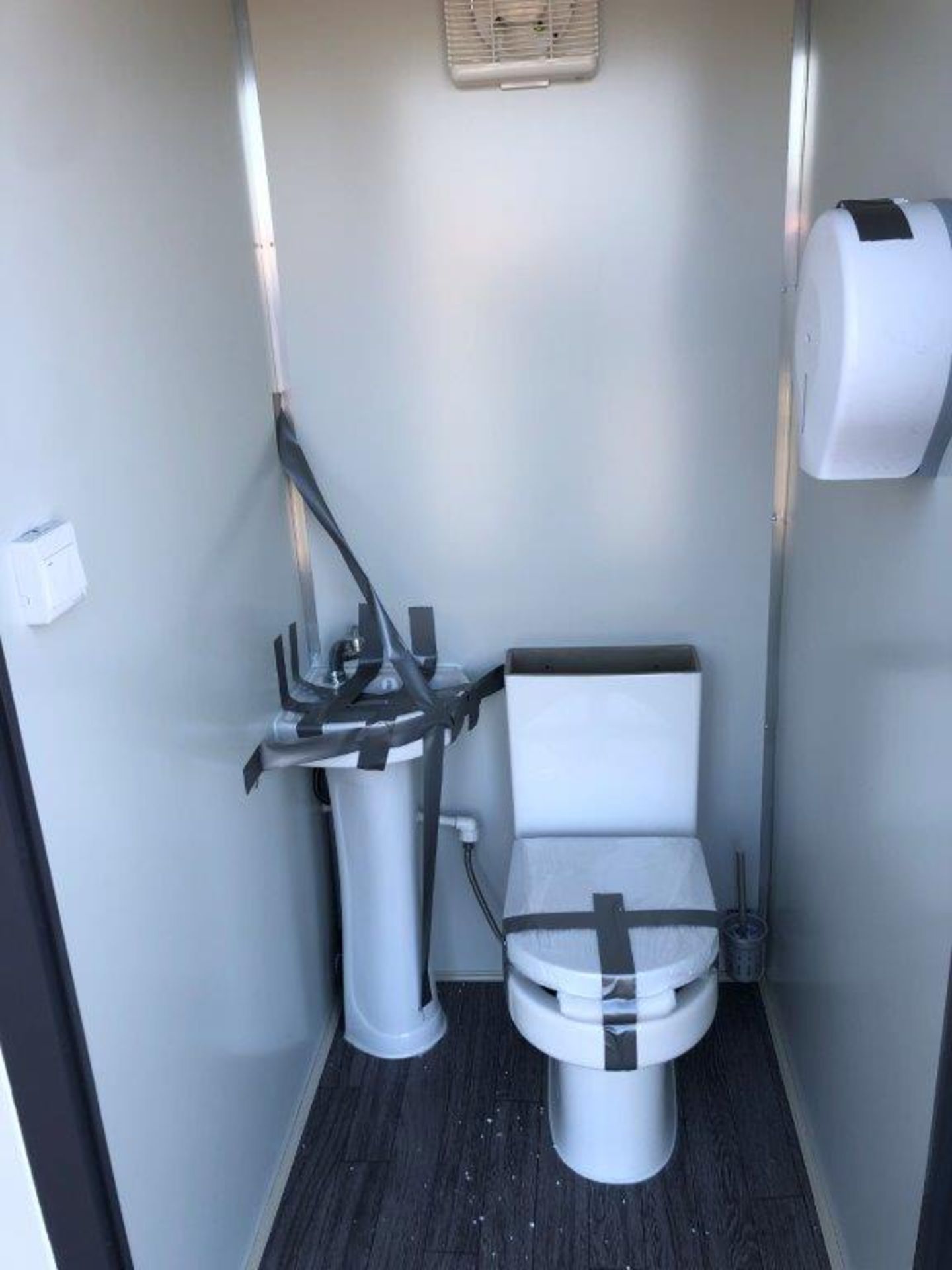 Mobile Toilets - Image 4 of 8