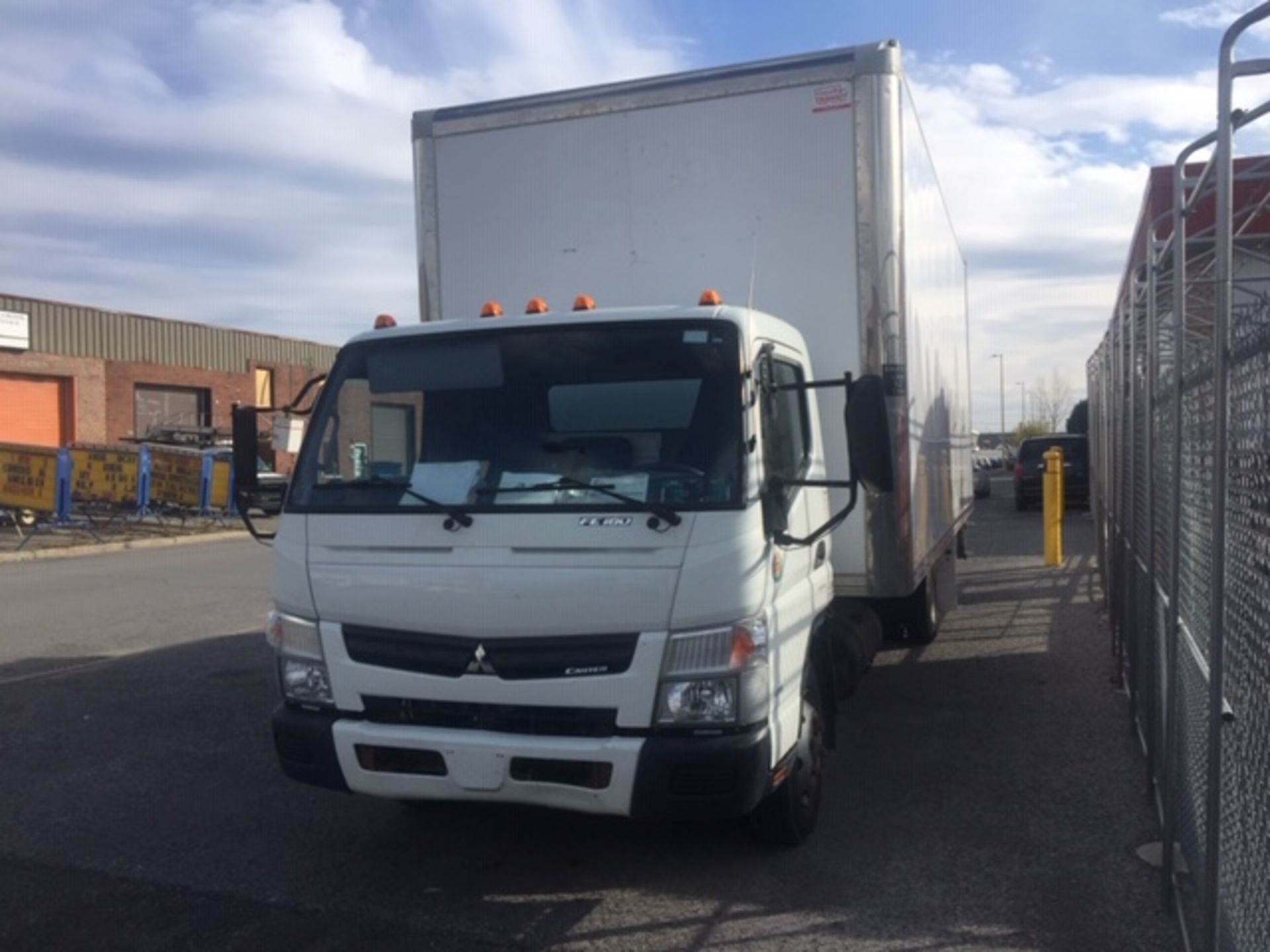 2015 MITSUBISHI FUSO, 142,000 km. (details via photos) - Image 2 of 9