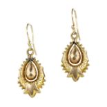 A PAIR OF ANTIQUE ARTICULATED EARRINGS in yellow gold, each designed as a central faceted teardrop