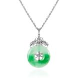 AN ANTIQUE CHINESE JADEITE JADE AND DIAMOND PENDANT AND CHAIN in 18ct white gold, the polished